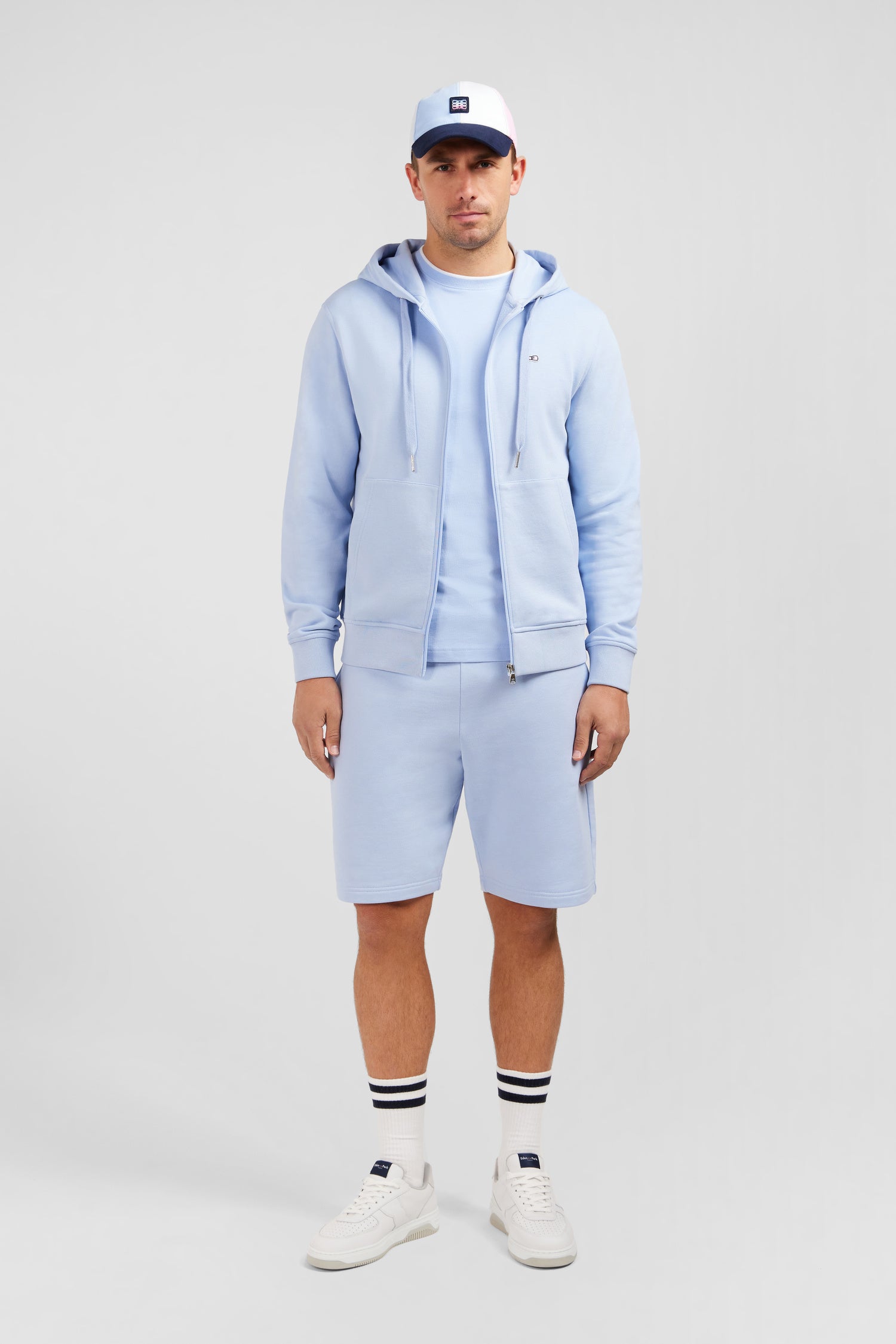 Pull a capuche online bleu ciel