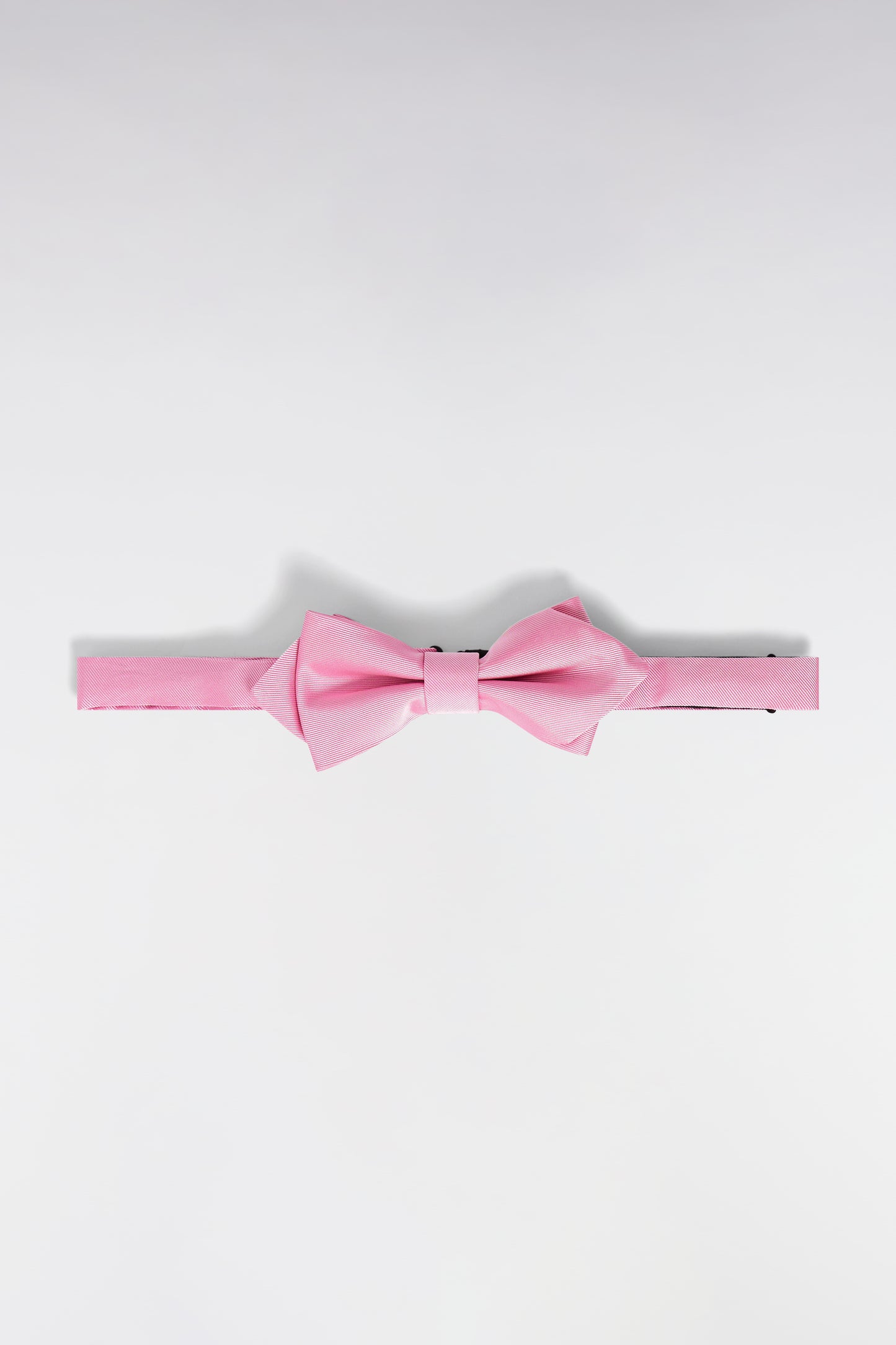 Nœud papillon uni en soie rose