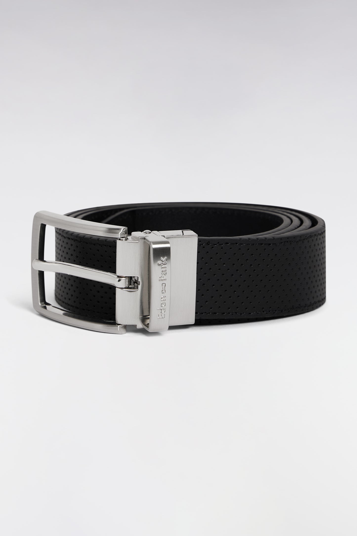 Coffret ceinture en cuir noire et deux boucles en métal argenté