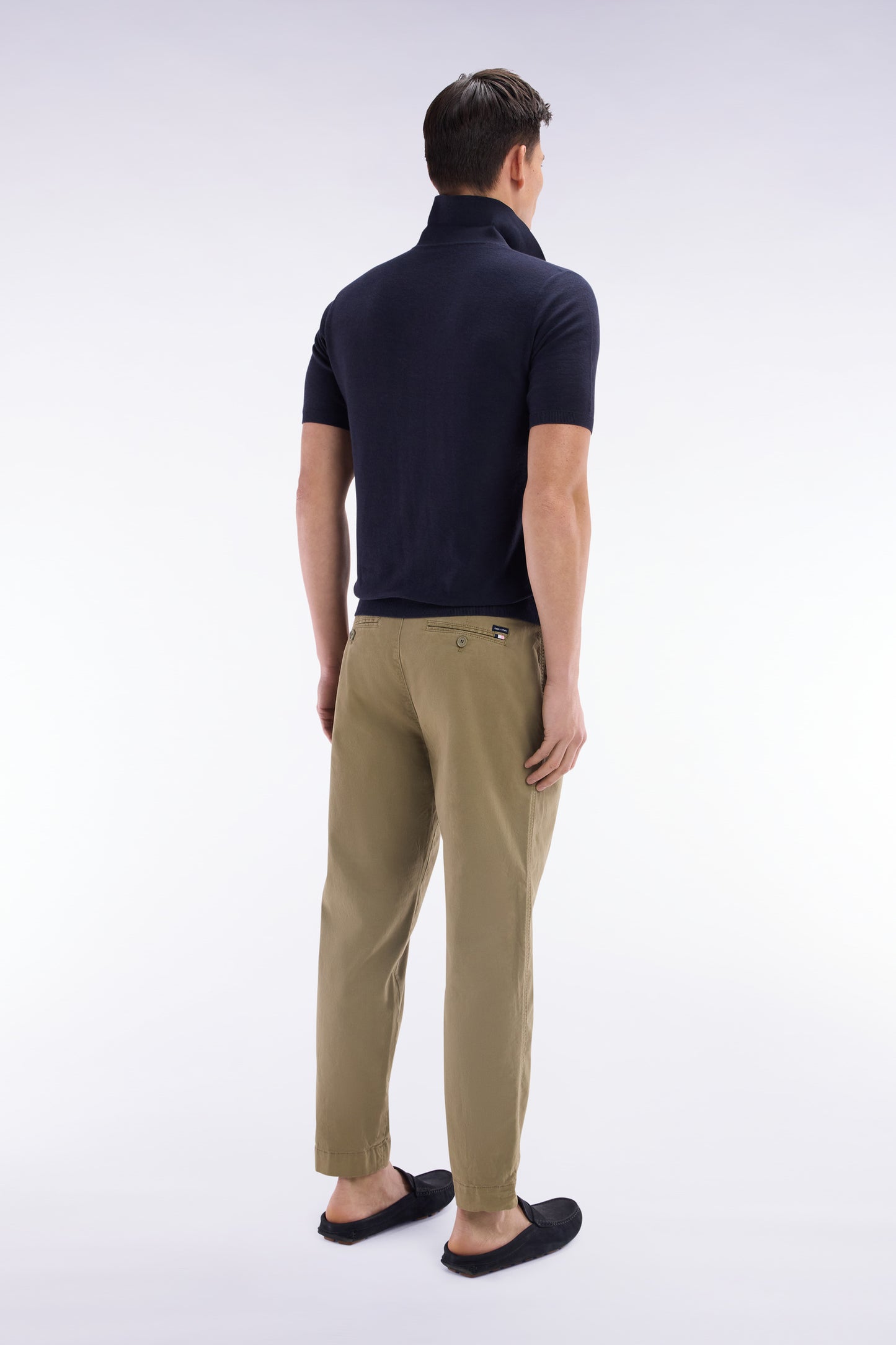 Pleated straight fit chinos in khaki stretch cotton