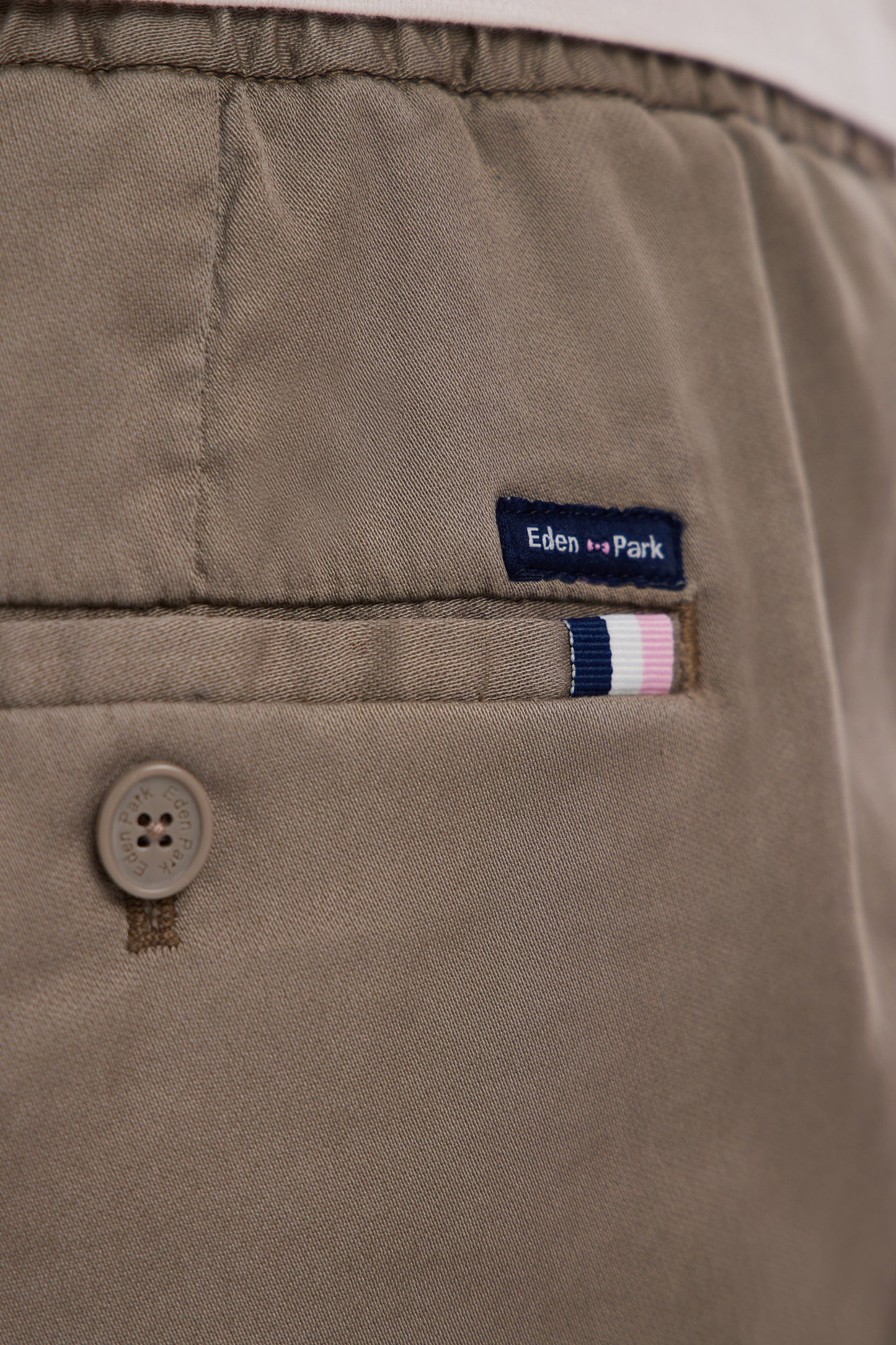 Elasticated waistband sand Bermuda shorts in lyocell and stretch cotton