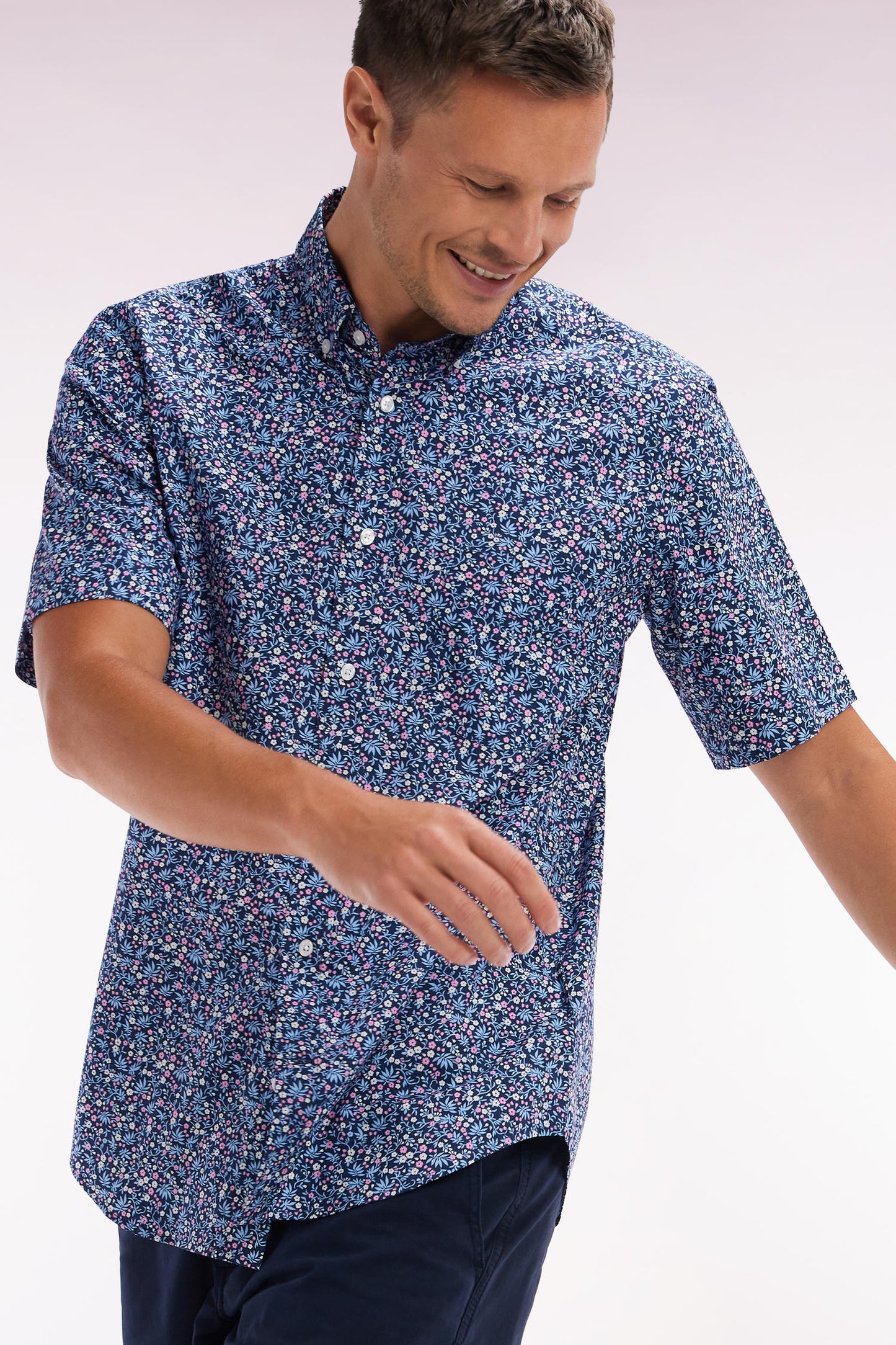 Straight short-sleeved navy shirt in cotton micro flowers print