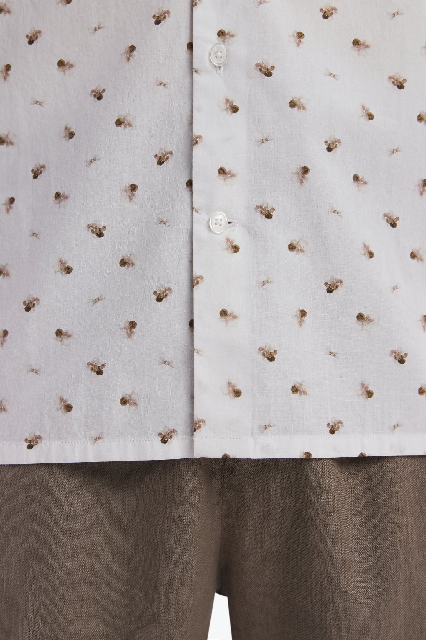 Chemise à micromotifs nœuds en coton sable coupe droite