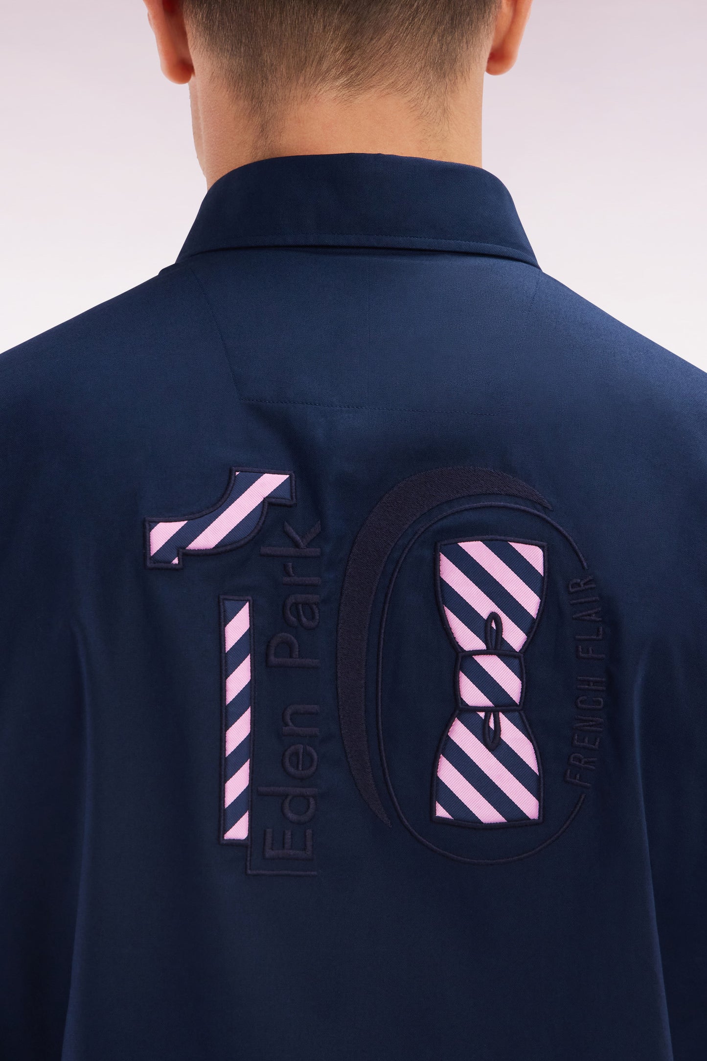 Straight-fit navy pinpoint cotton shirt with 10 embroidery
