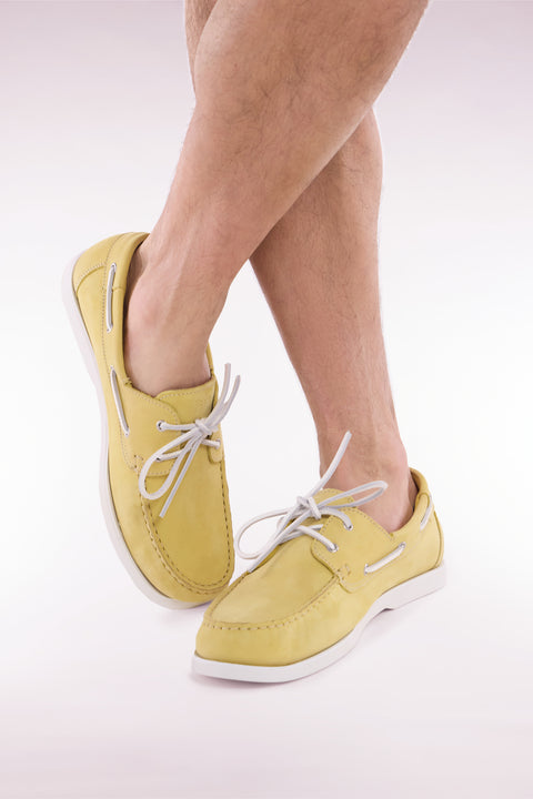 Mocassins bateau en cuir suédé jaune - Image 2