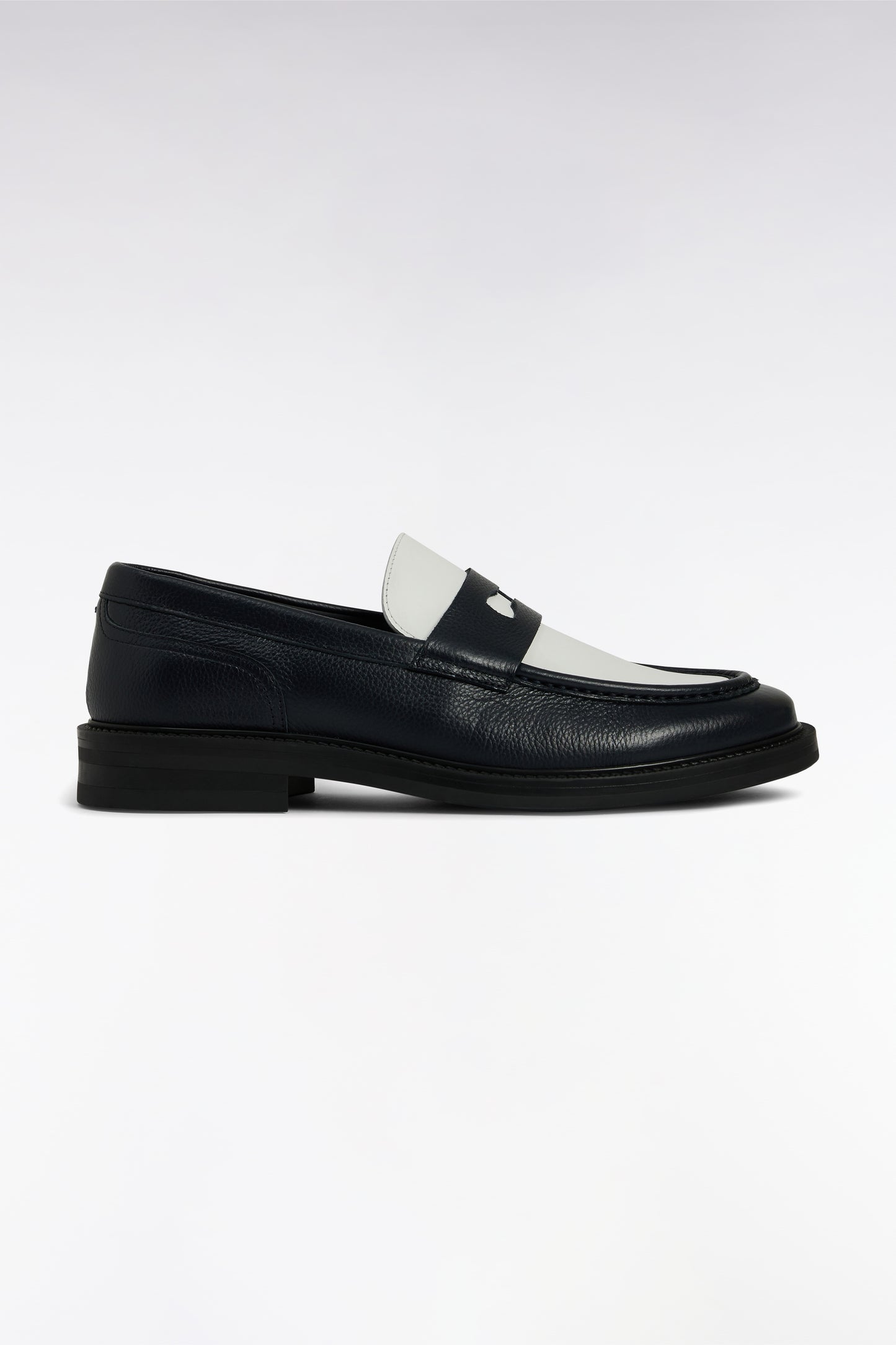 Mocassins bicolores en cuir grainé bleu marine et blanc