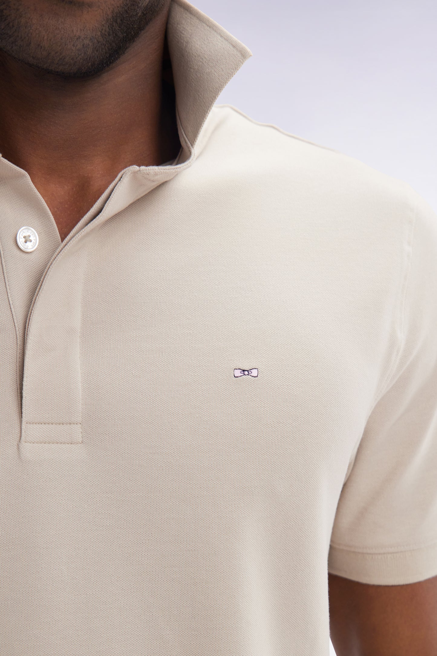 Slim-fit short-sleeved polo shirt in beige cotton piqué
