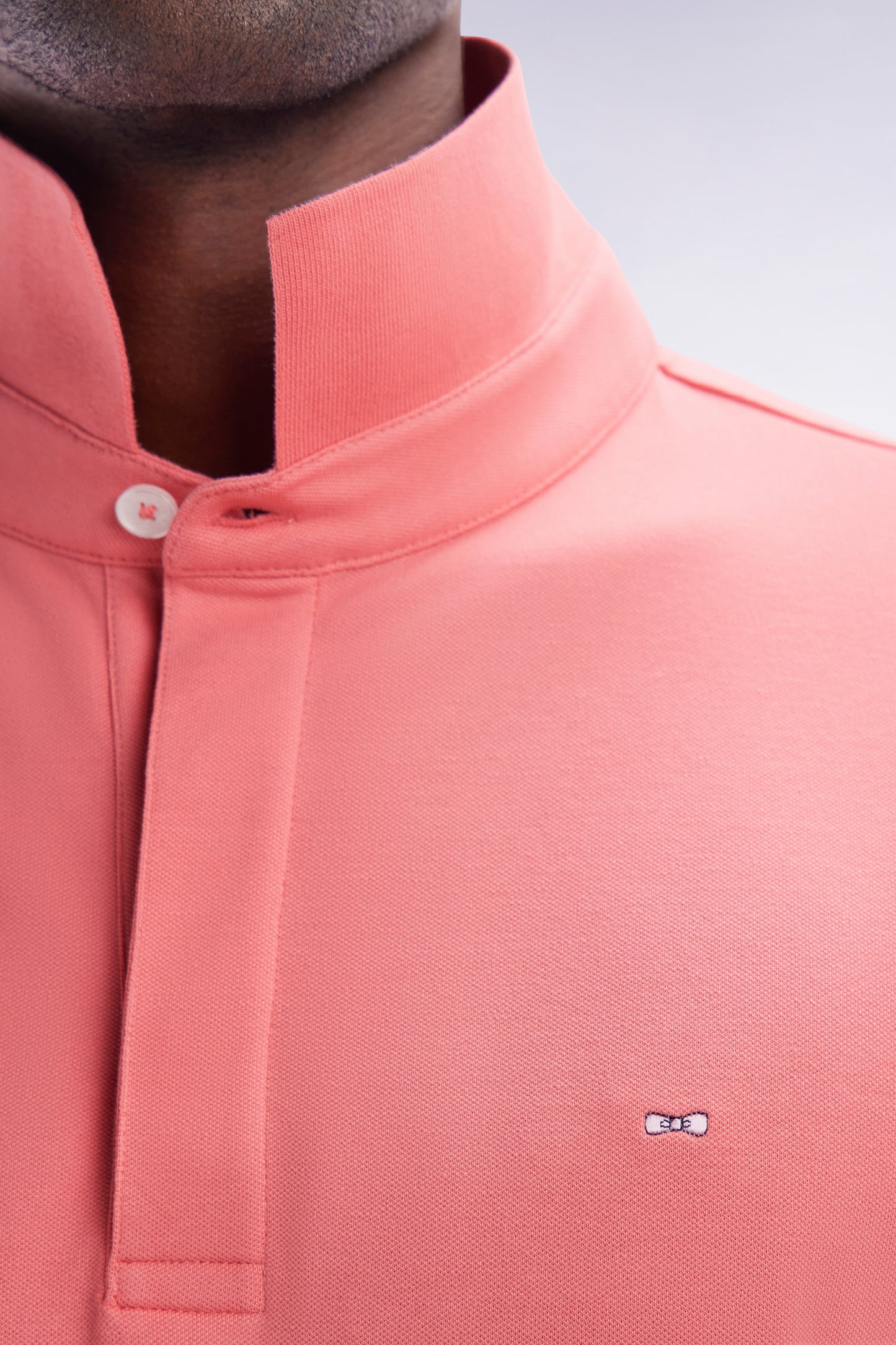 Slim-fit short-sleeved polo shirt in salmon pink stretch cotton piqué