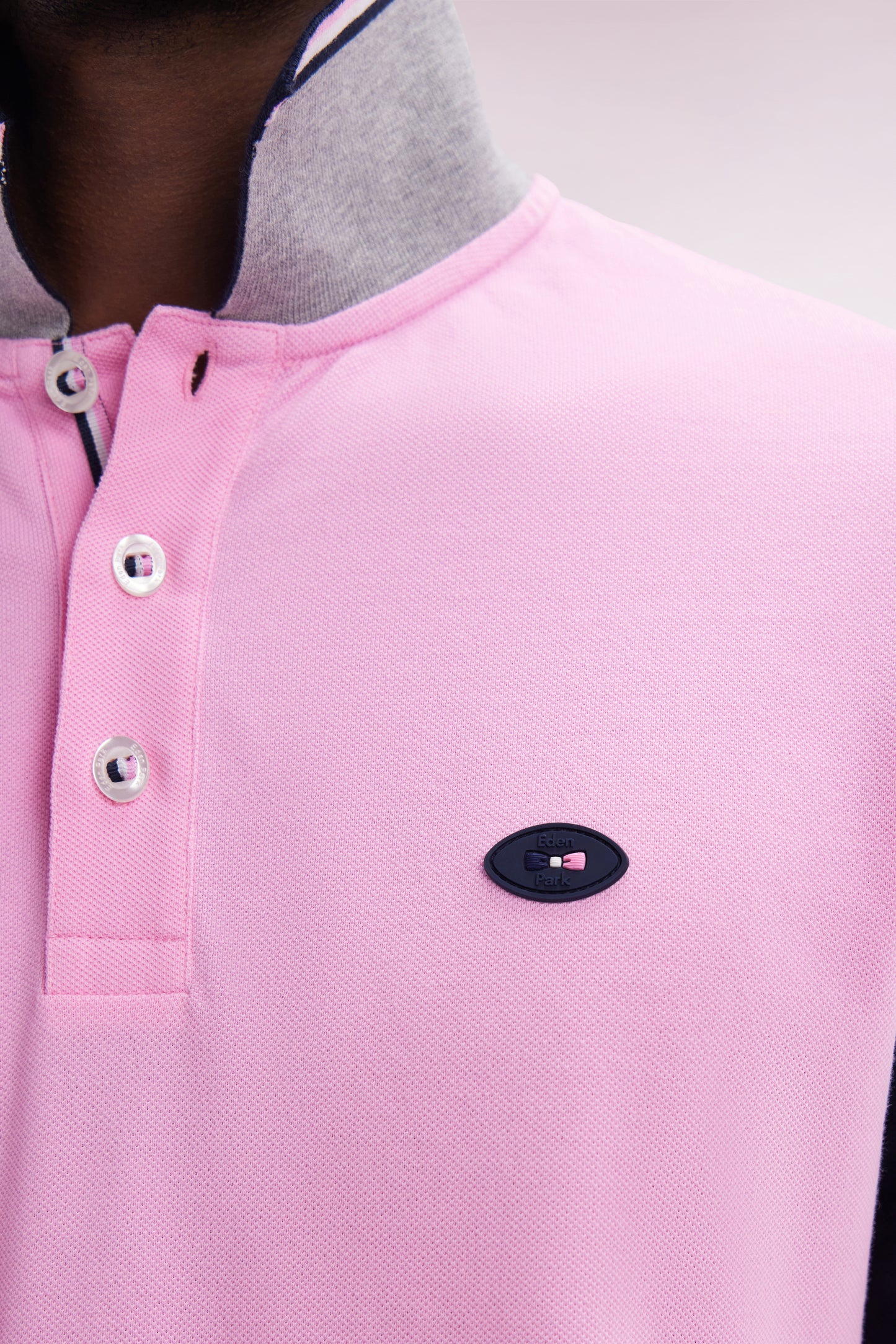 Polo à manches courtes en piqué coton rose broderie 10 manche coupe droite