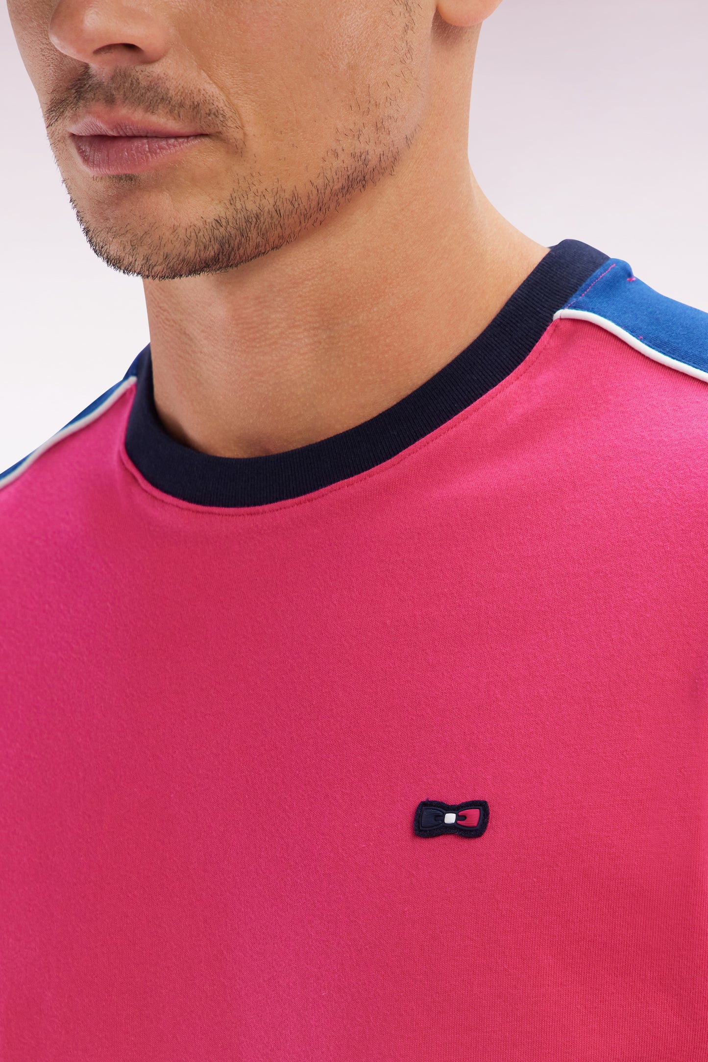Straight-fit fuchsia cotton T-shirt with back embroidery and cutouts