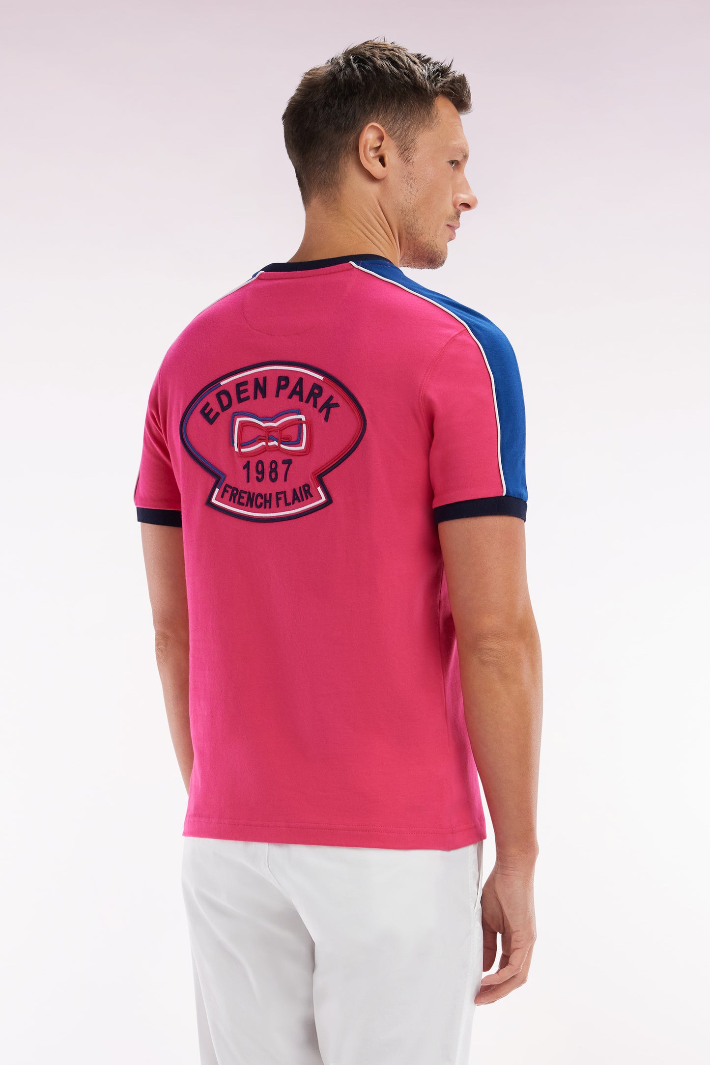 Straight-fit fuchsia cotton T-shirt with back embroidery and cutouts