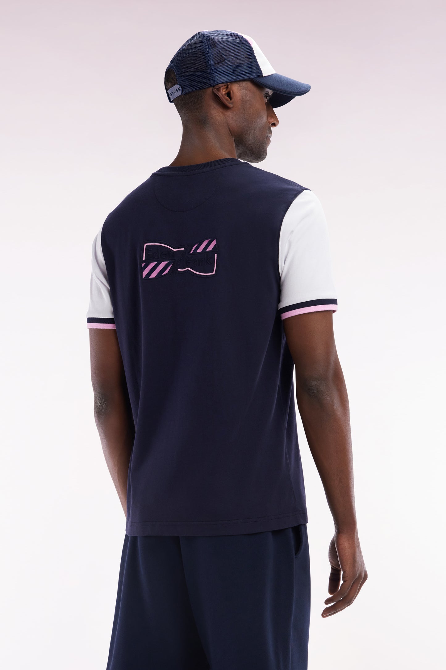 Straight-fit two-tone white cotton T-shirt with bow tie embroidery