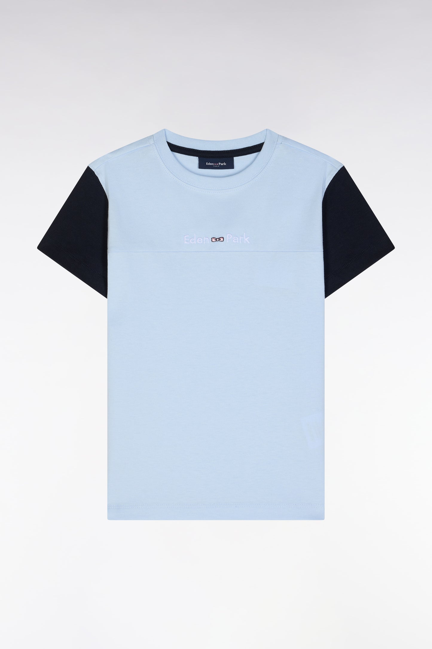 Straight-cut cotton T-shirt with navy blue sleeves