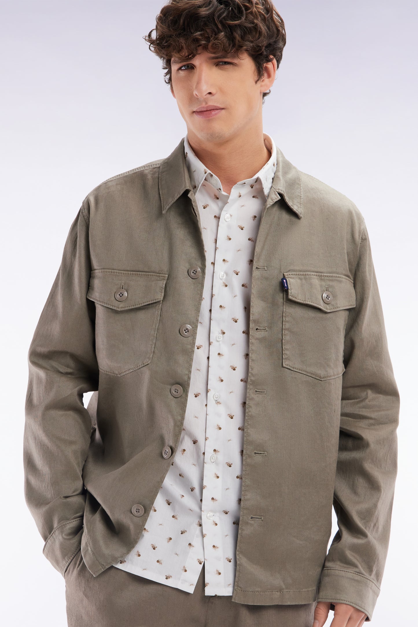 Overshirt with patch pockets in sand stretch linen and cotton