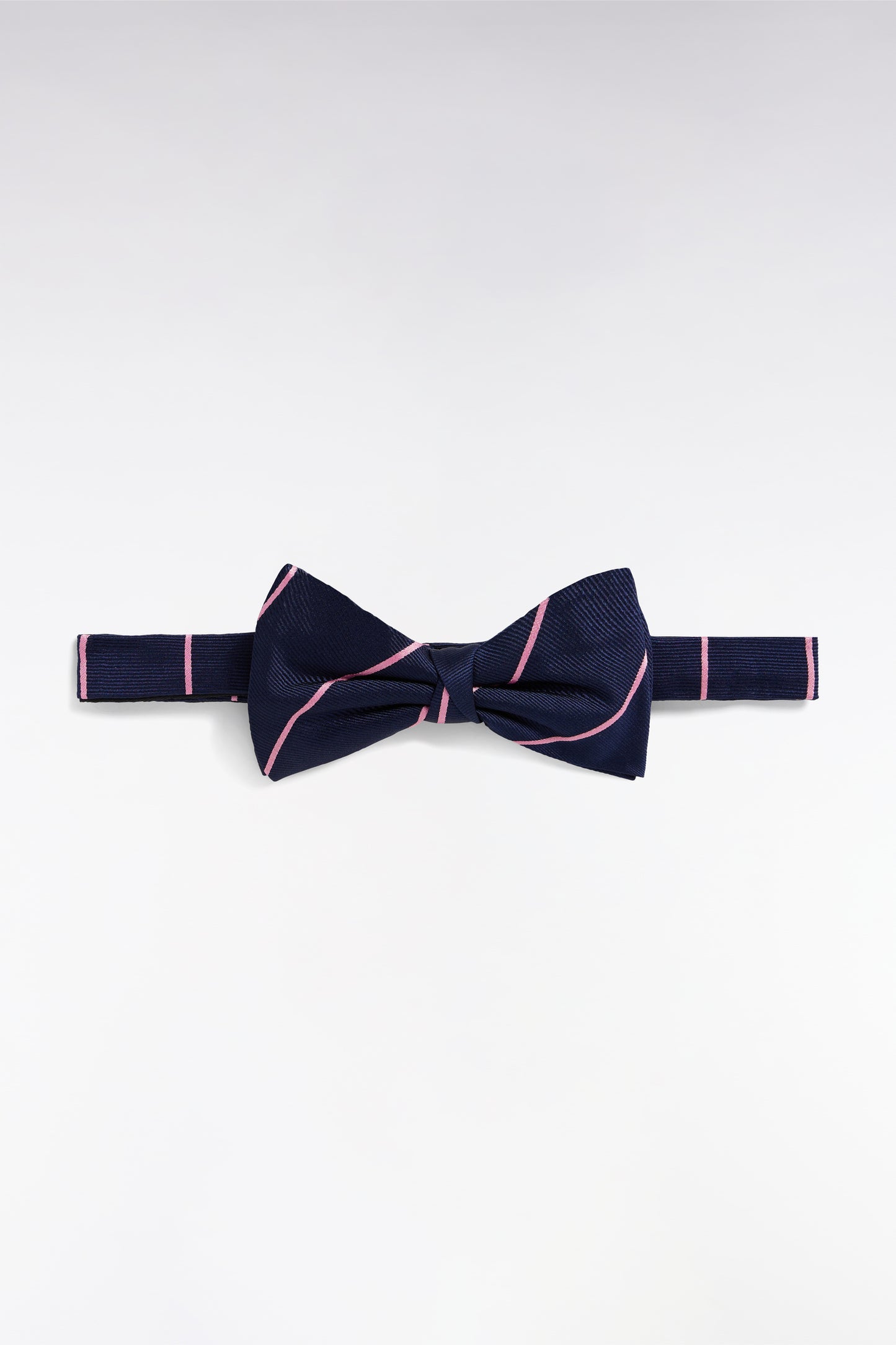 Noeud papillon en soie marine à rayures roses