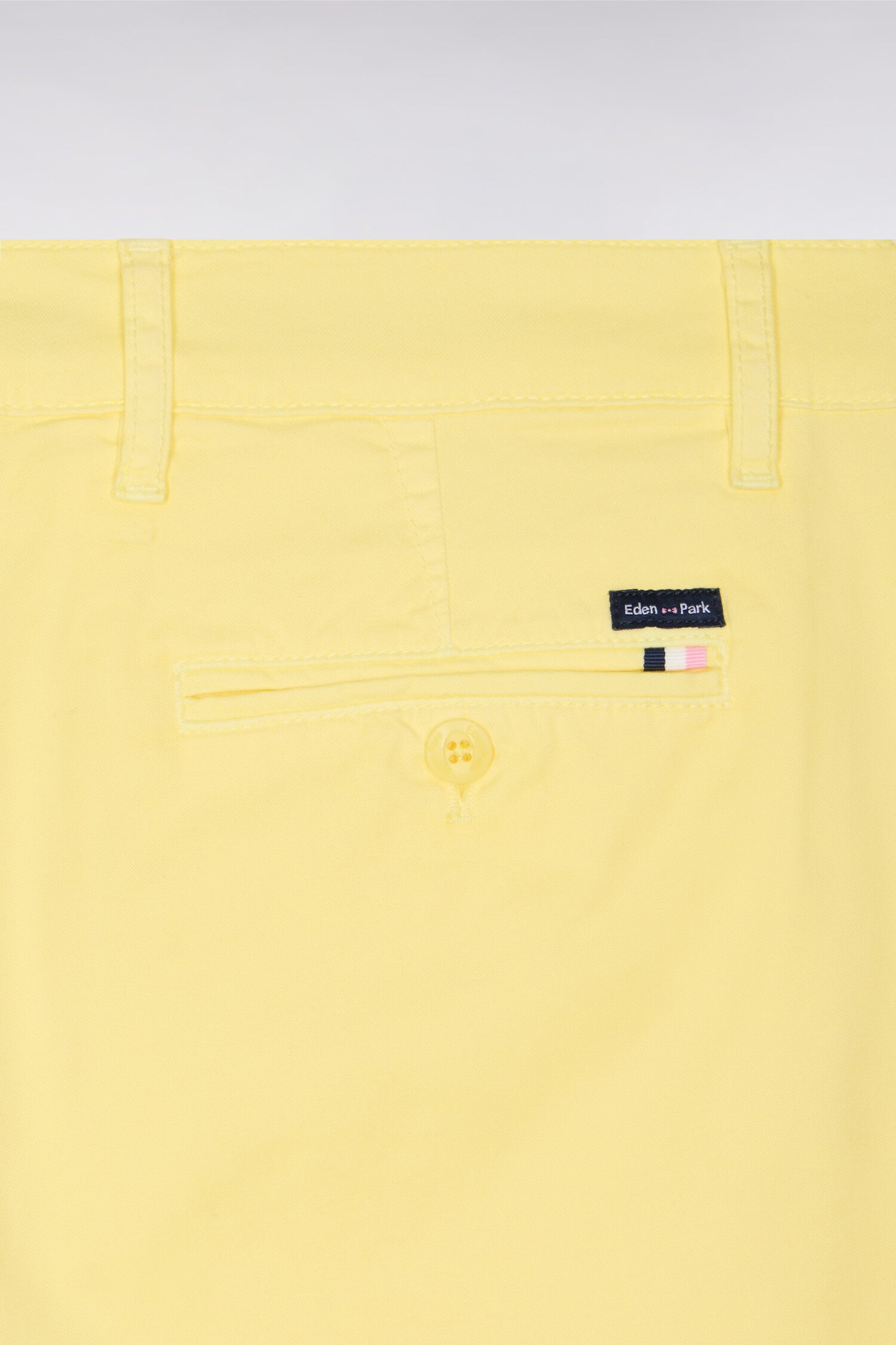 Bermuda chino en gabardine stretch jaune