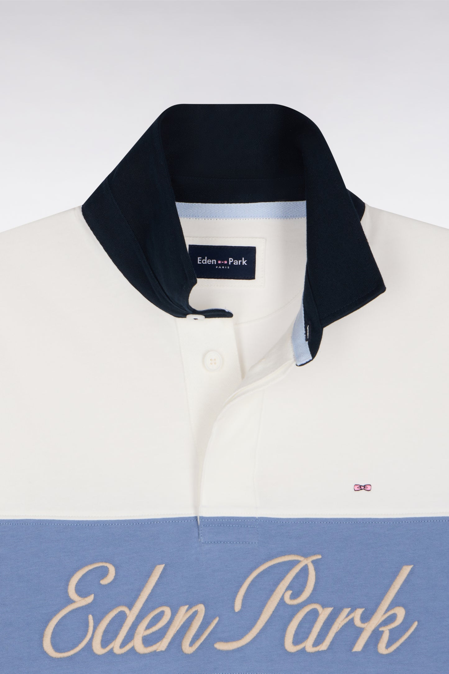 Maillot à manches courtes écru à découpes pastel et broderie coupe regular