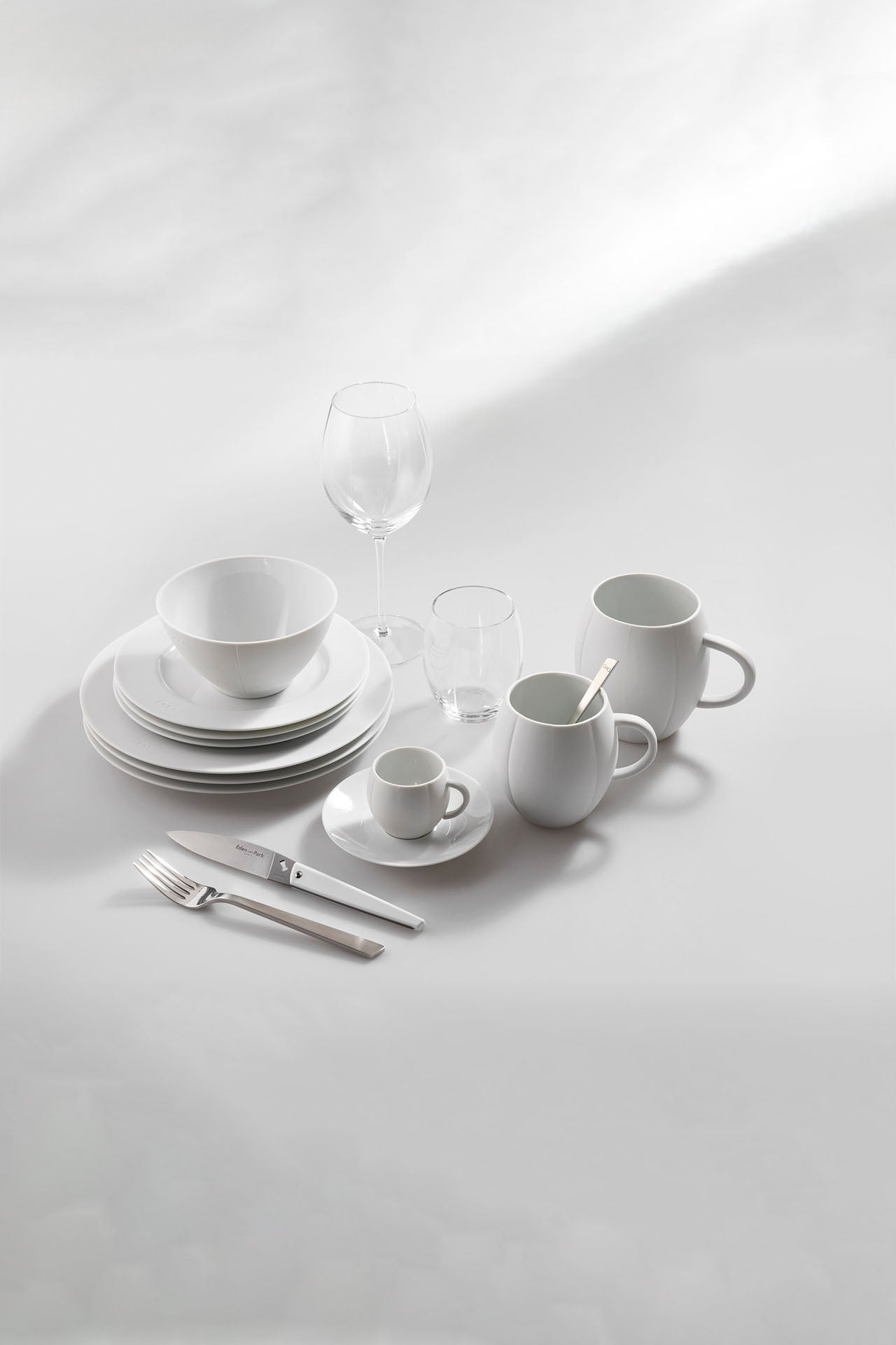 Lot de 2 tasses et sous-tasses blanches en porcelaine