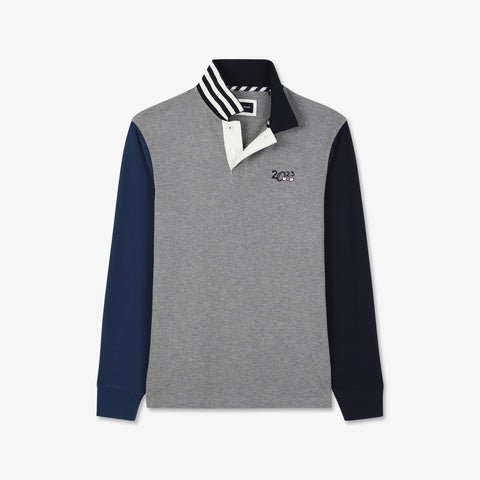 Polo gris colorblock à broderies 2023 - Image 2