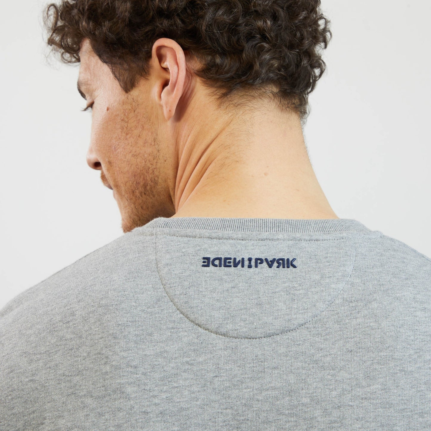 Light grey sweatshirt with embossed Eden Park embroidery