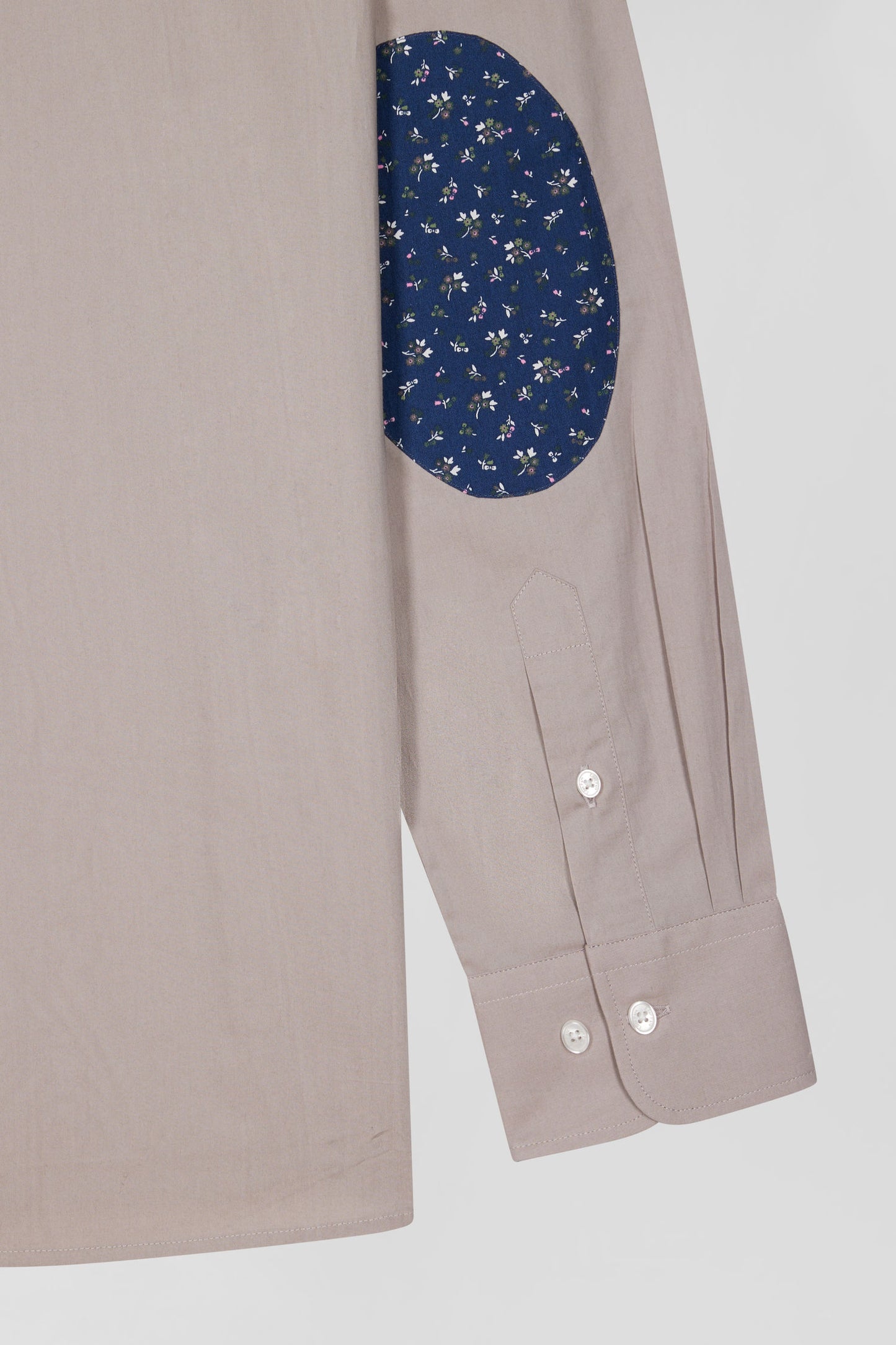 Regular grey cotton poplin shirt with button-down collar and printed elbow patches
