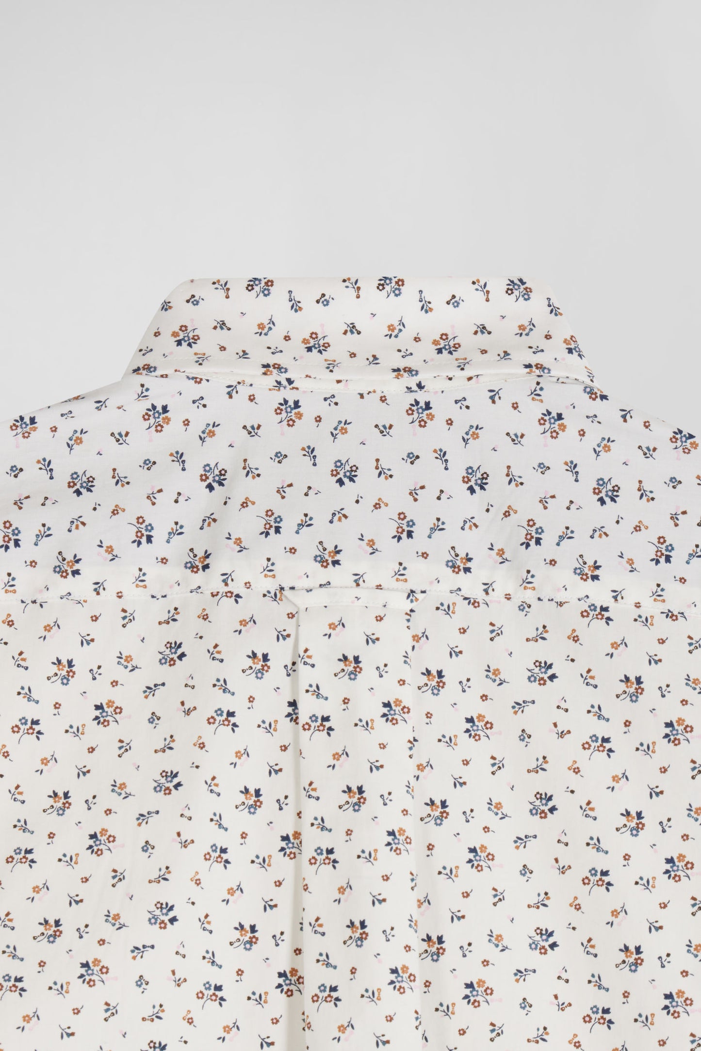 Regular ecru cotton poplin shirt with micro floral print