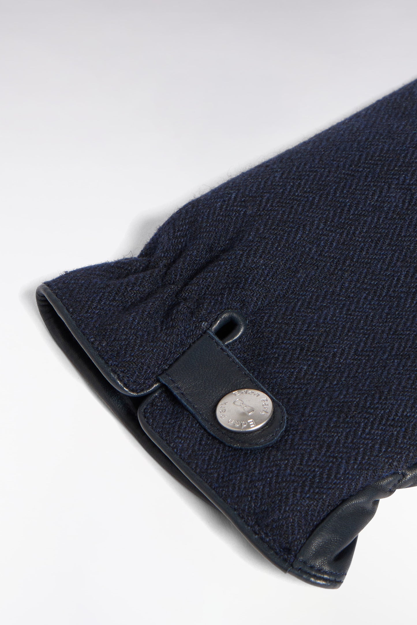 Gants cuir et chevrons marine
