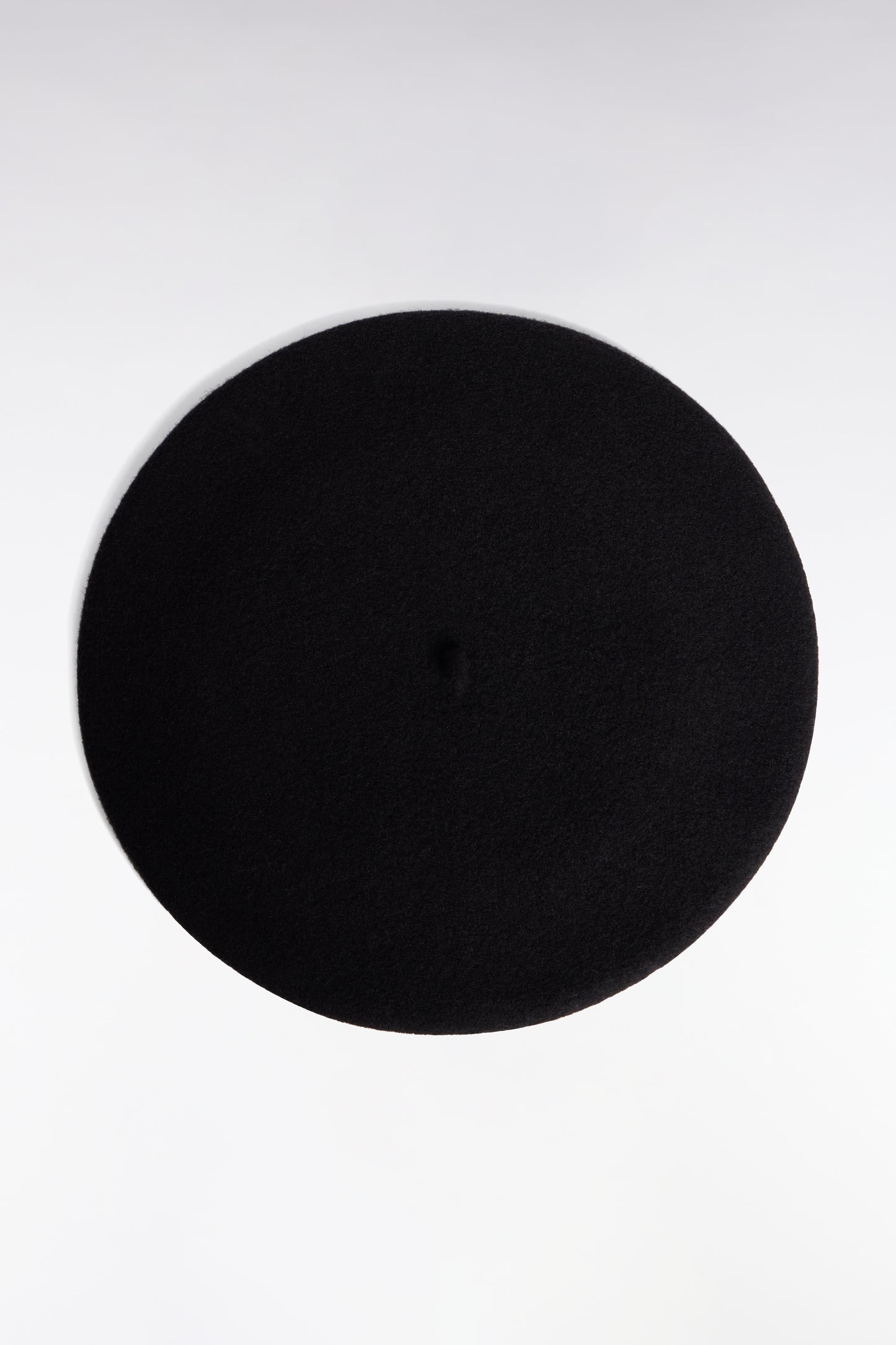 Béret uni en laine vierge noir
