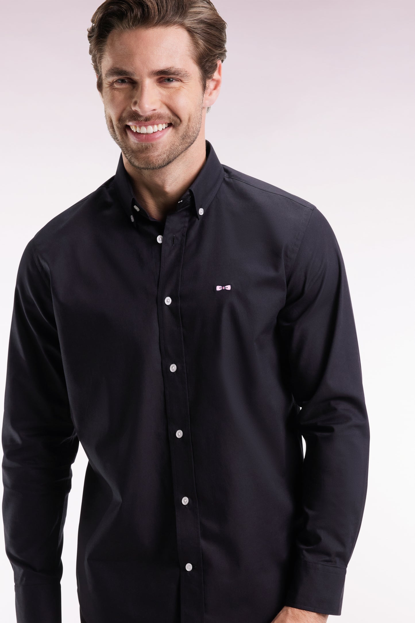 Chemise en coton pinpoint noire broderie dos coupe droite