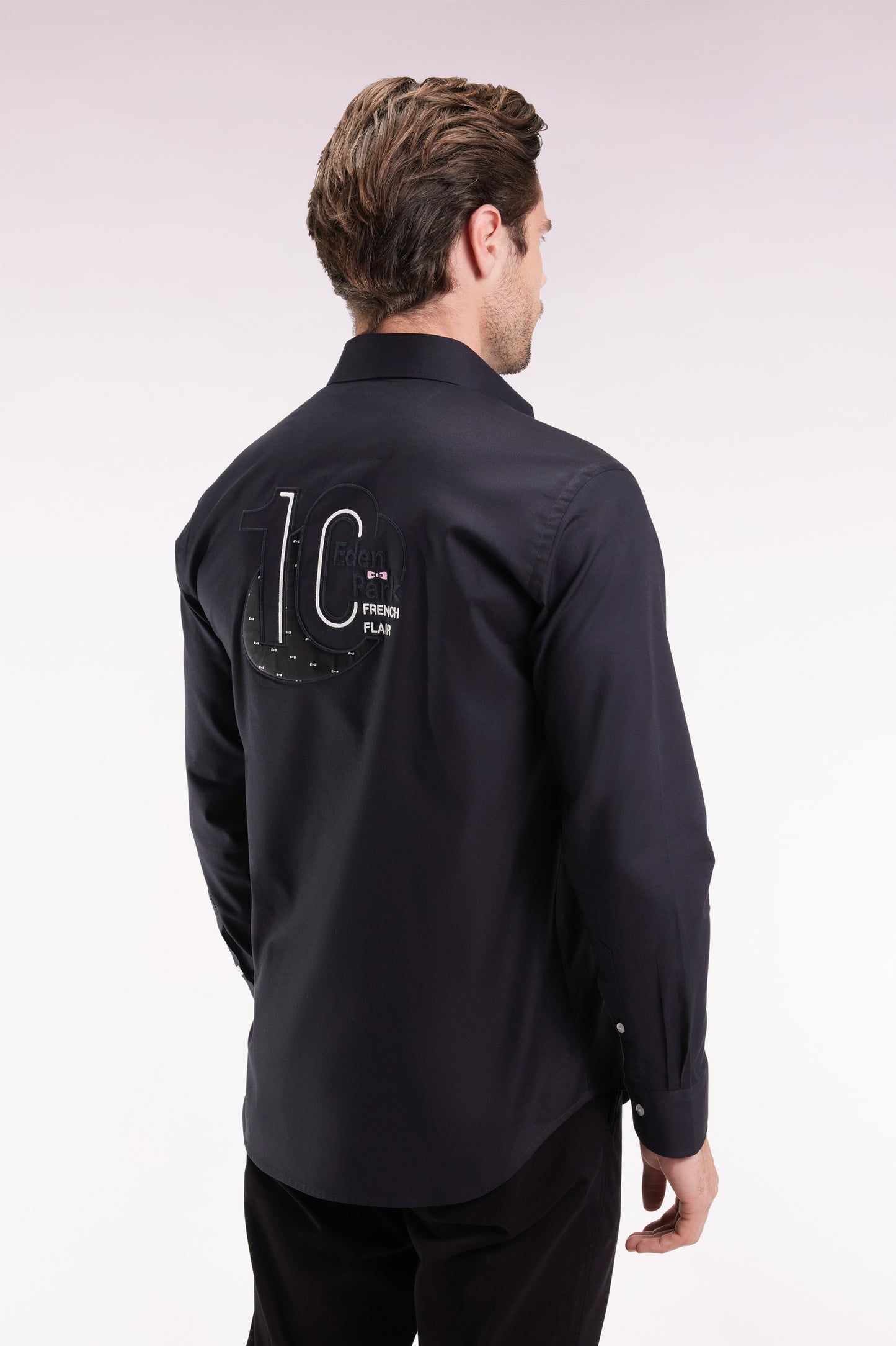 Chemise en coton pinpoint noire broderie dos coupe droite