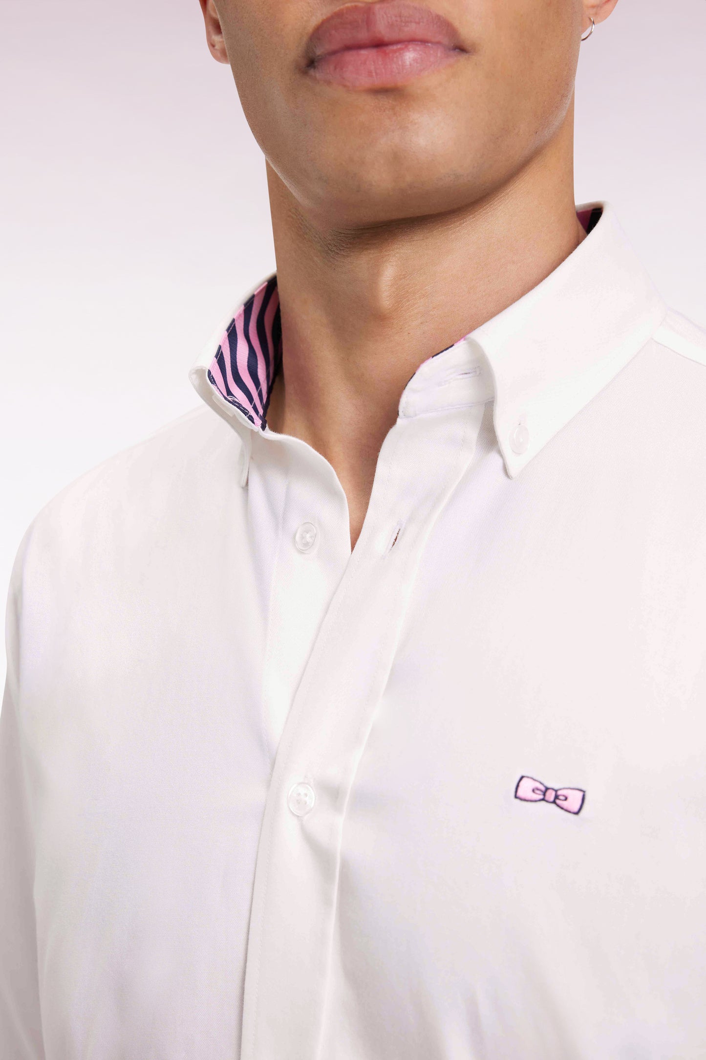 White cotton pinpoint shirt embroidery 10 back straight cut