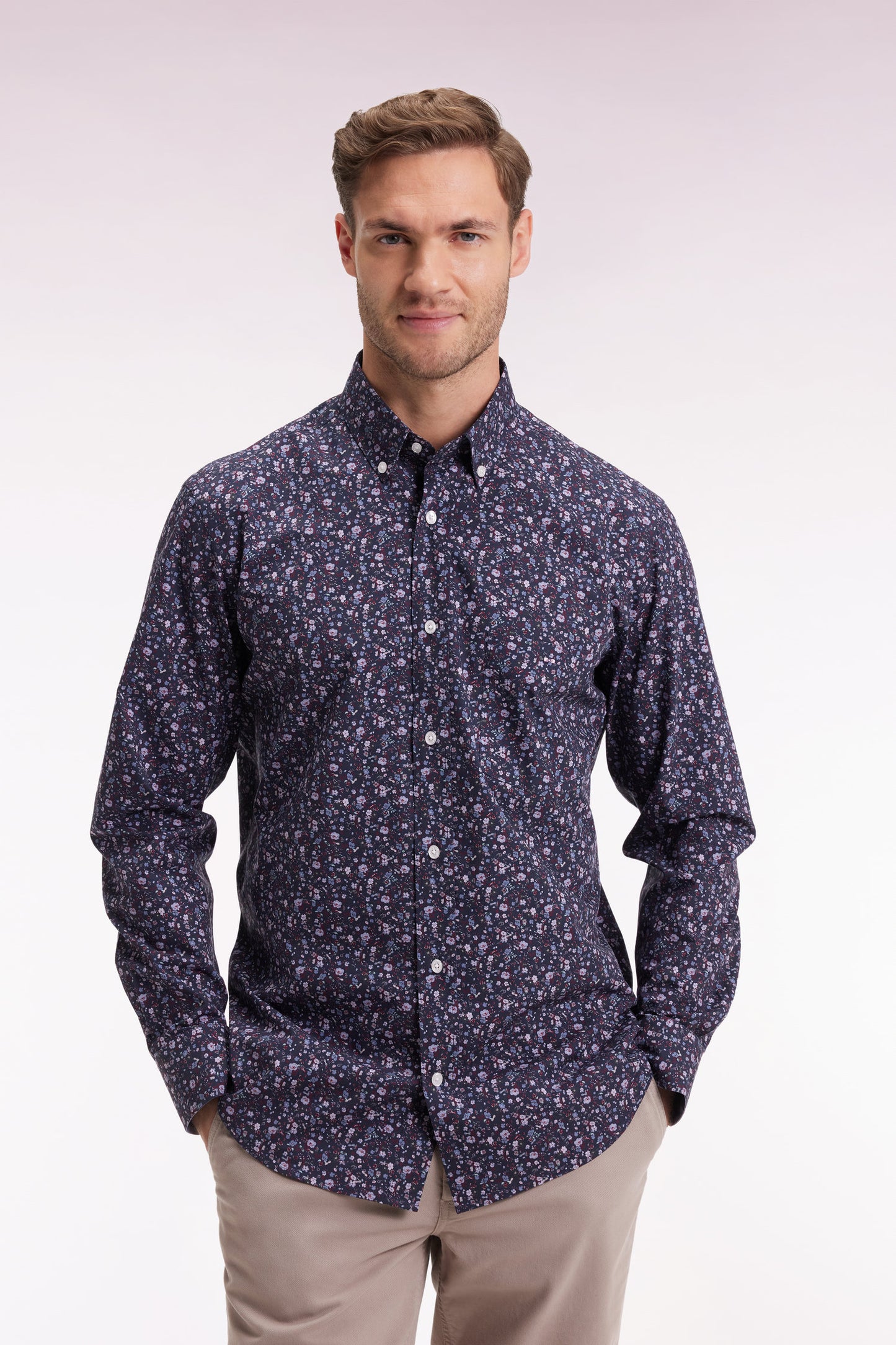 Chemise en coton marine à micro-motifs fleurs coupe droite