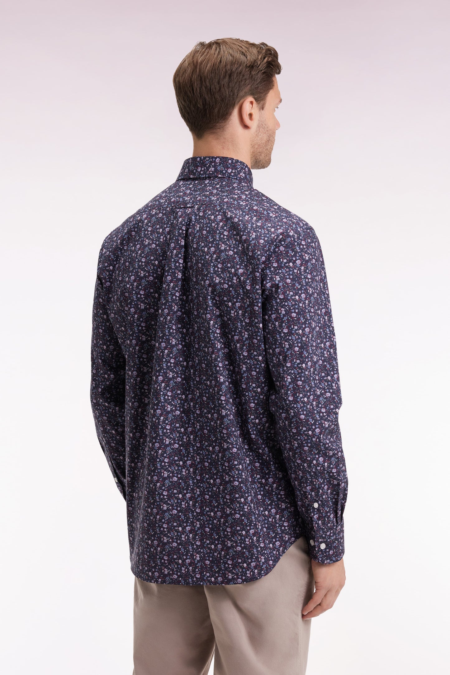 Chemise en coton marine à micro-motifs fleurs coupe droite