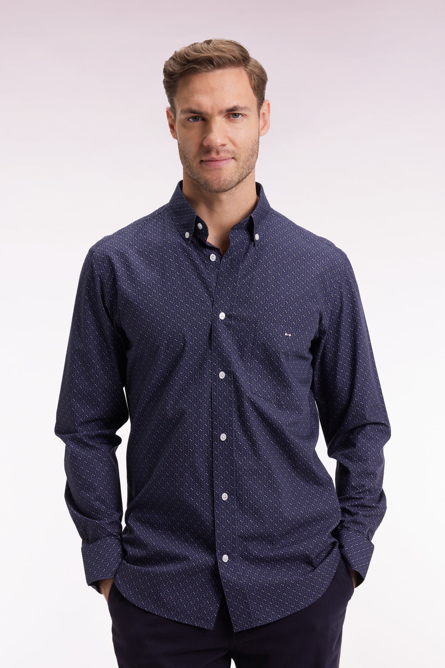 Chemise en coton marine à micro-motifs nœuds papillon coupe droite