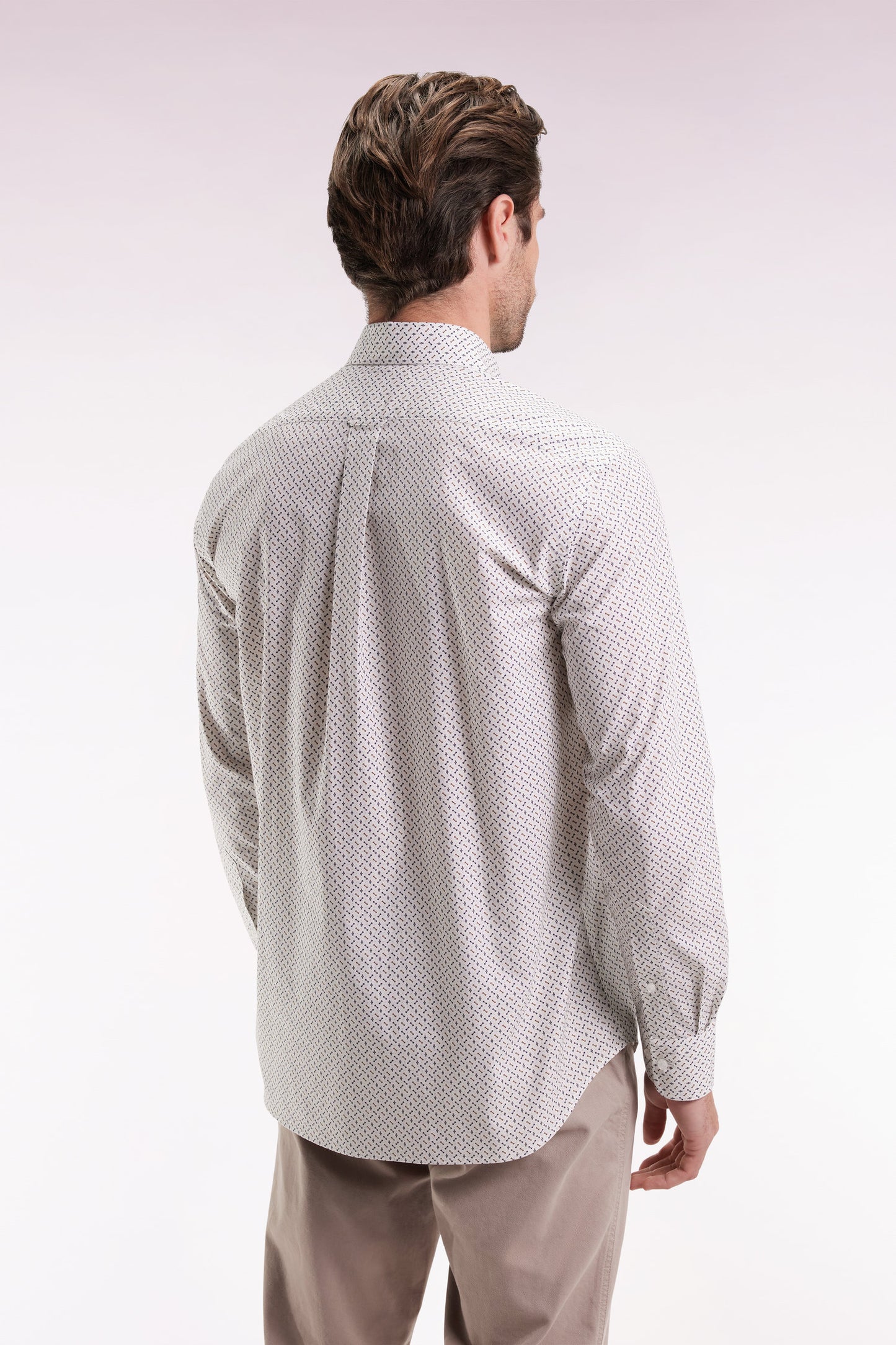 Chemise en coton blanc à micro-motifs nœuds papillon coupe droite