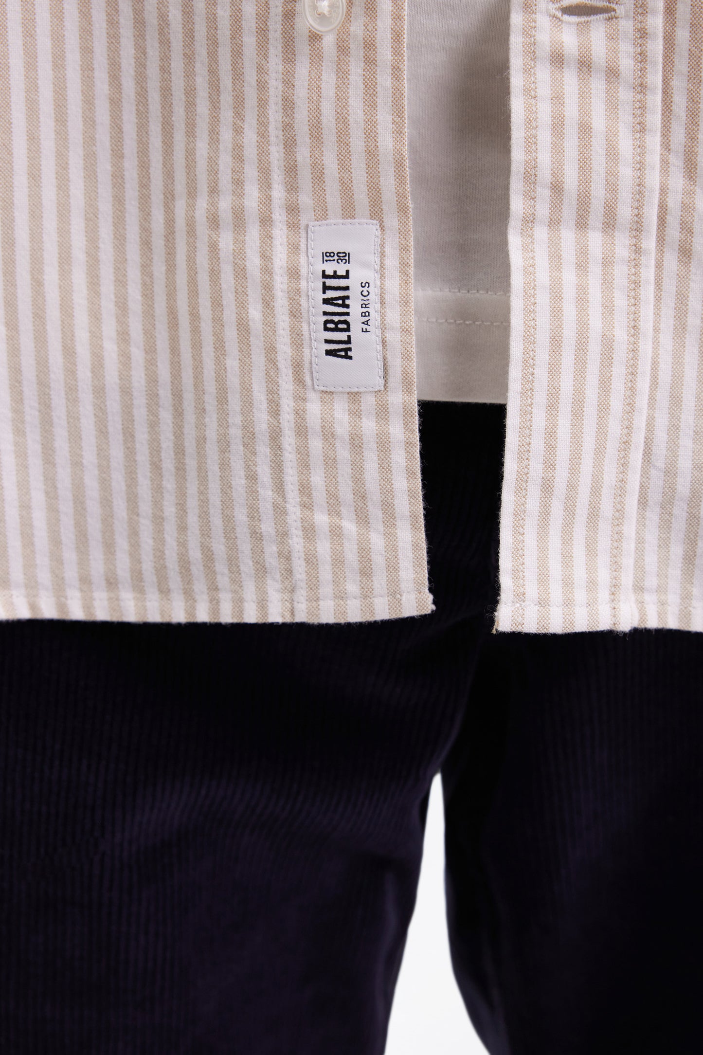 Chemise en popeline de coton rayée beige coupe droite