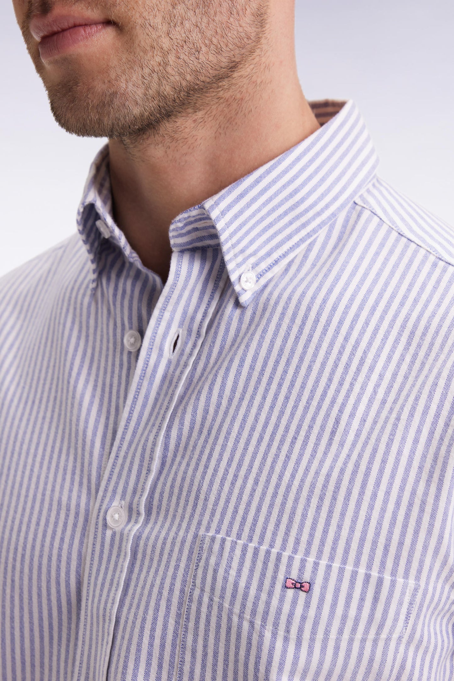 Chemise en popeline de coton rayée bleue coupe droite