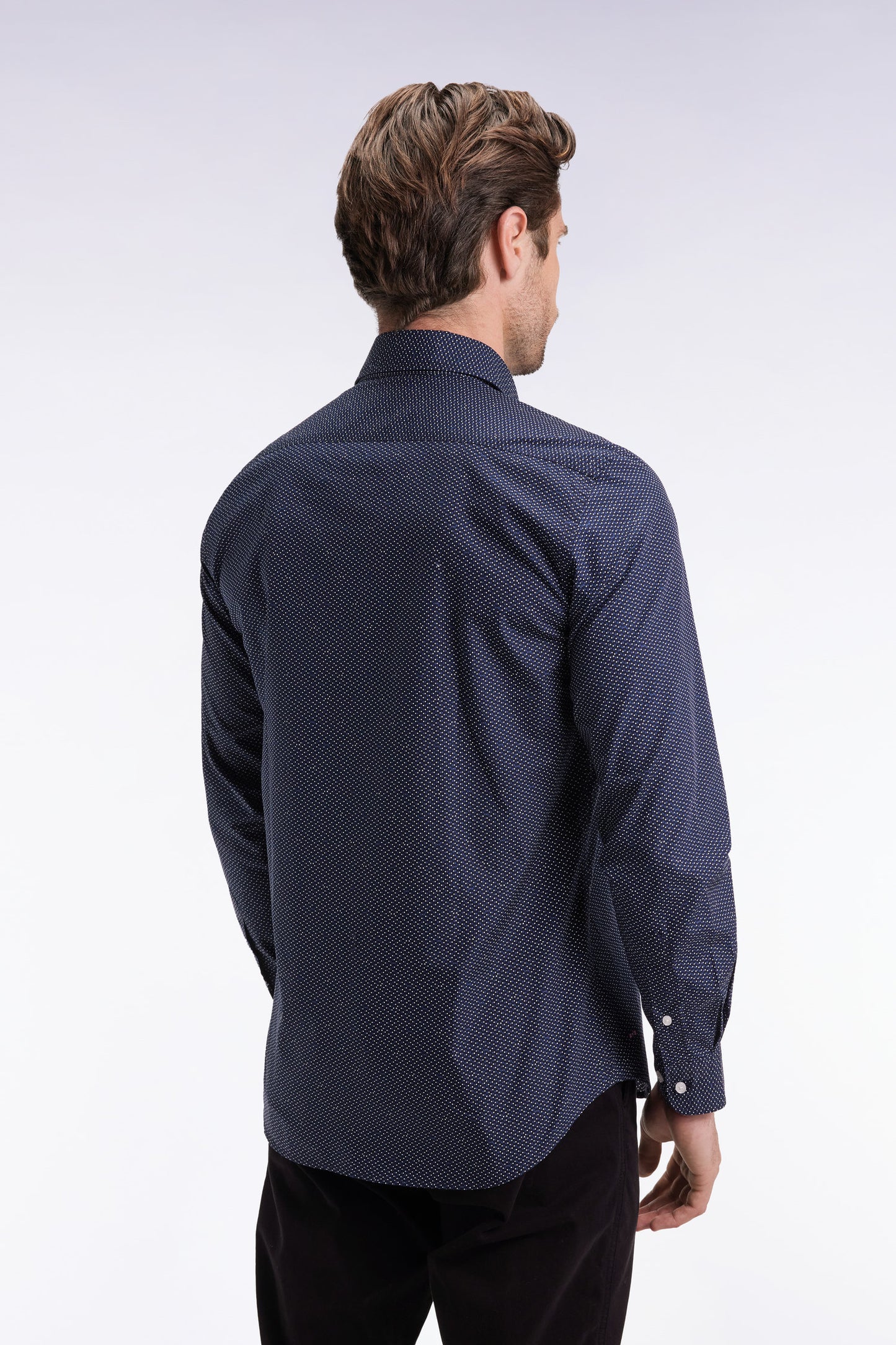 Chemise en coton à micro-motif pois bleu coupe slim