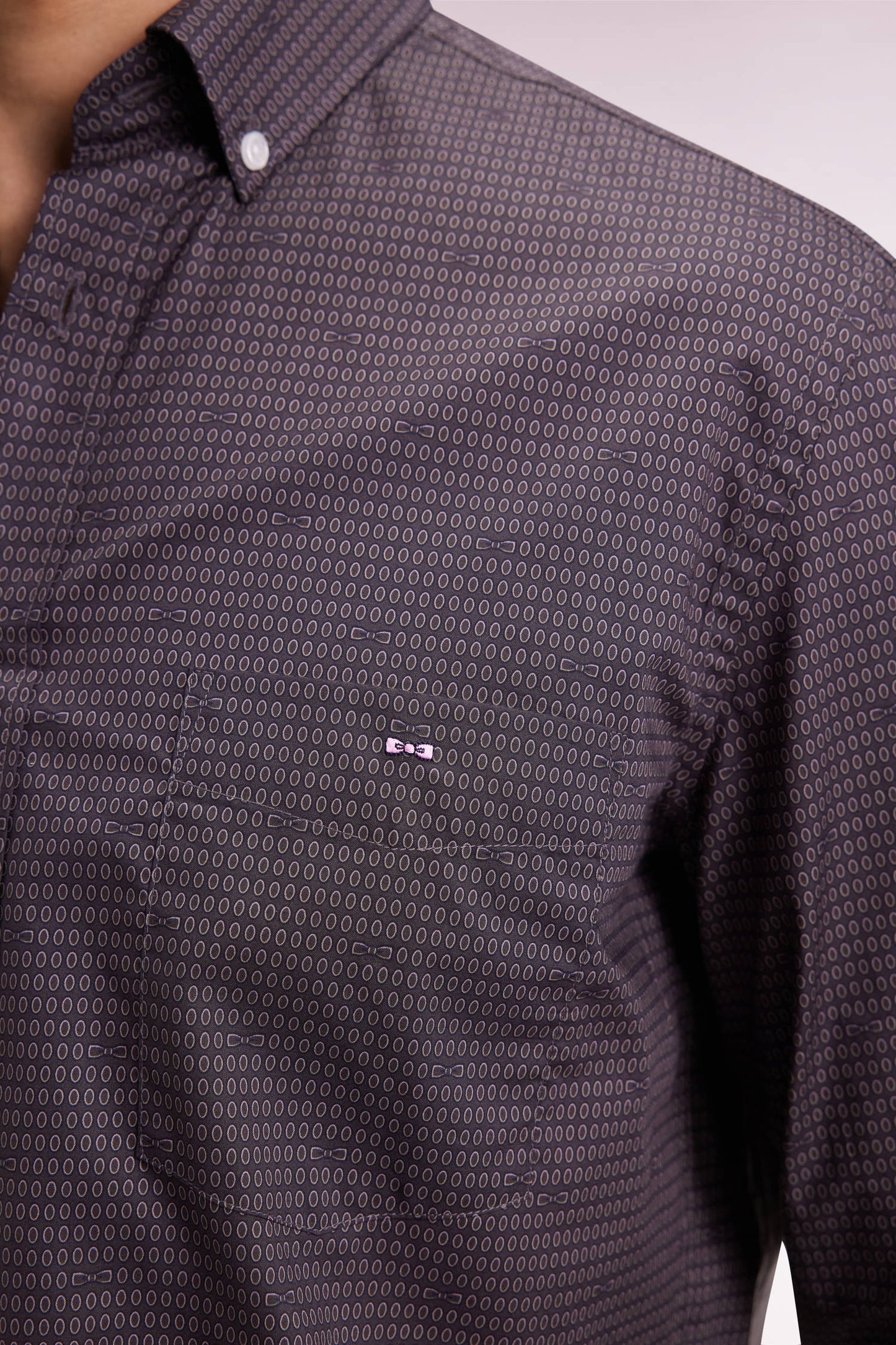 Chemise en coton Pima marron à micro-motifs coupe droite