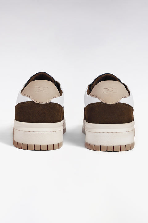 Sneakers bimatières en cuir lisse blanc et cuir suédé marron - Image 2
