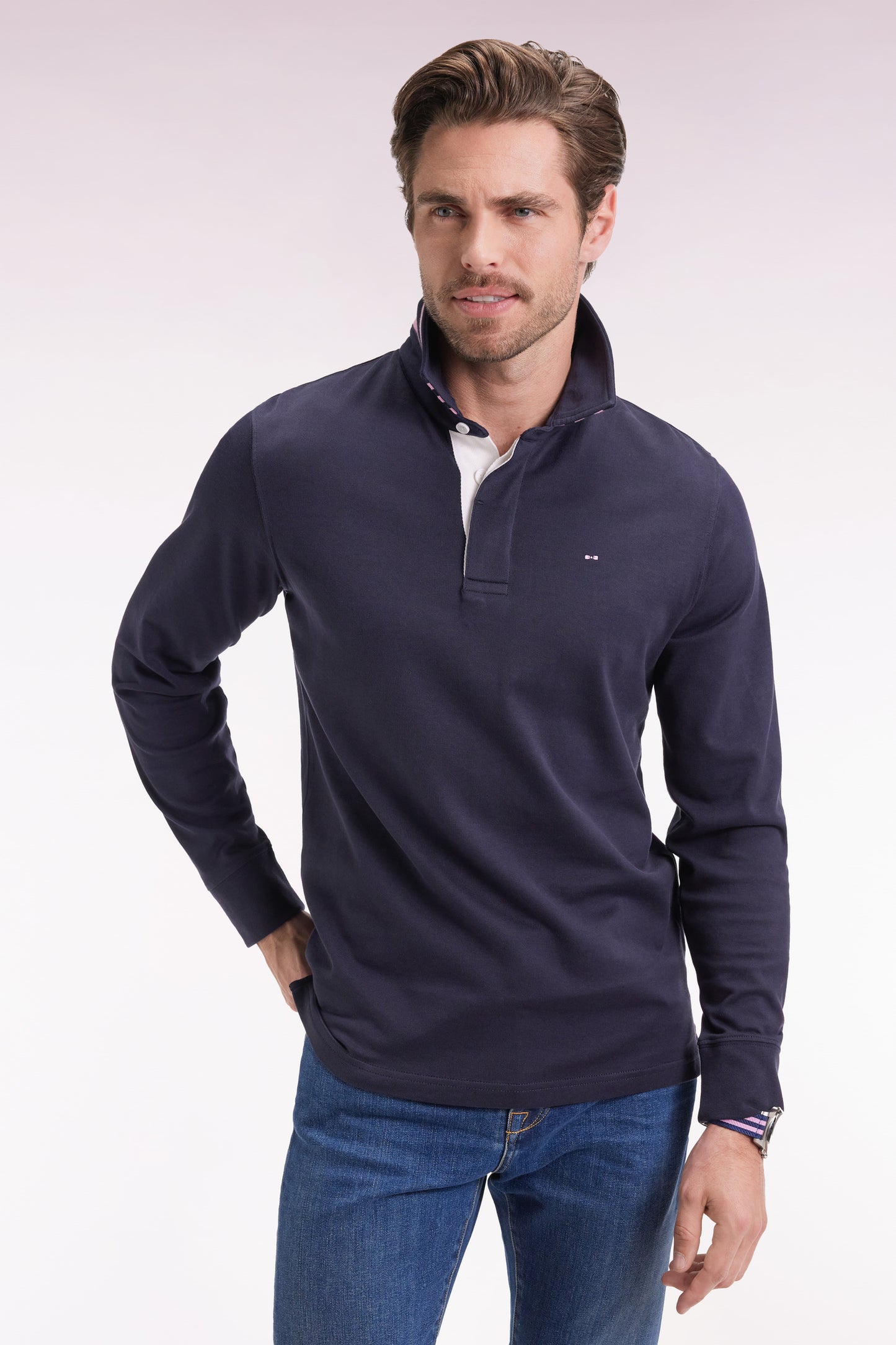 Maillot manches longues en jersey marine dessous de col rayé