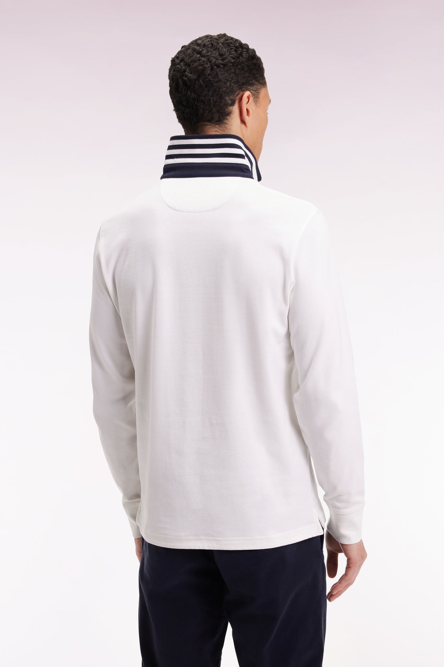 Maillot manches longues en jersey blanc dessous de col rayé