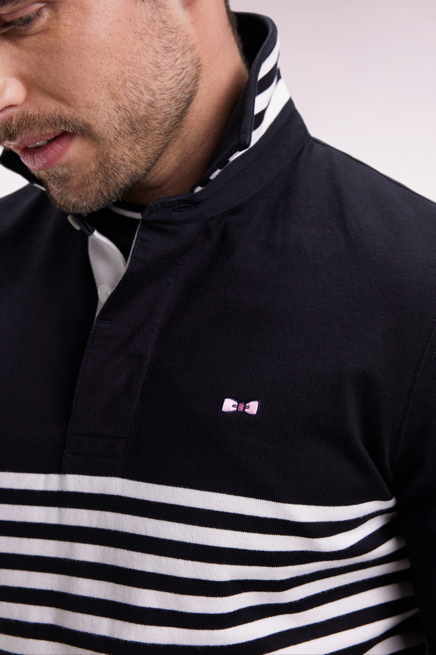 Long-sleeved jersey in thick black striped straight cut