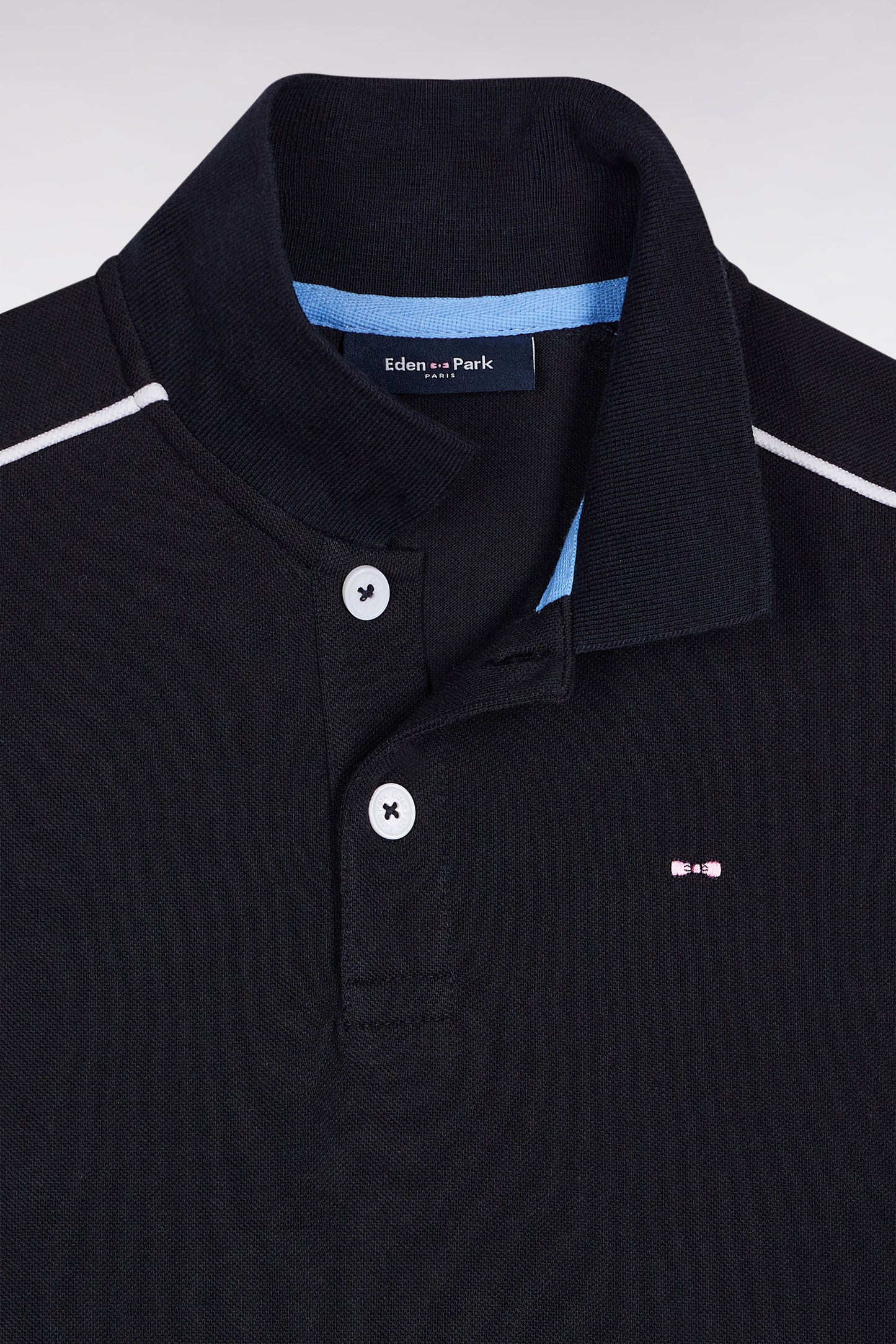 Polo manches courtes en coton marine passepoils blancs coupe droite