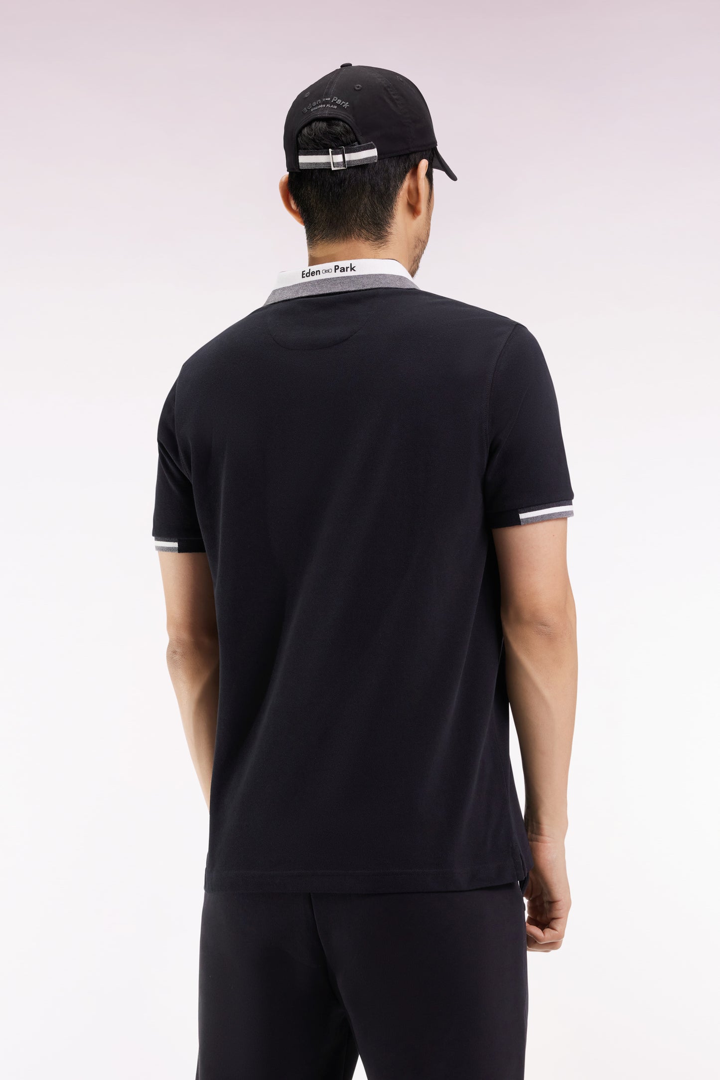 Polo manches courtes en coton noir détails tricolores coupe ample