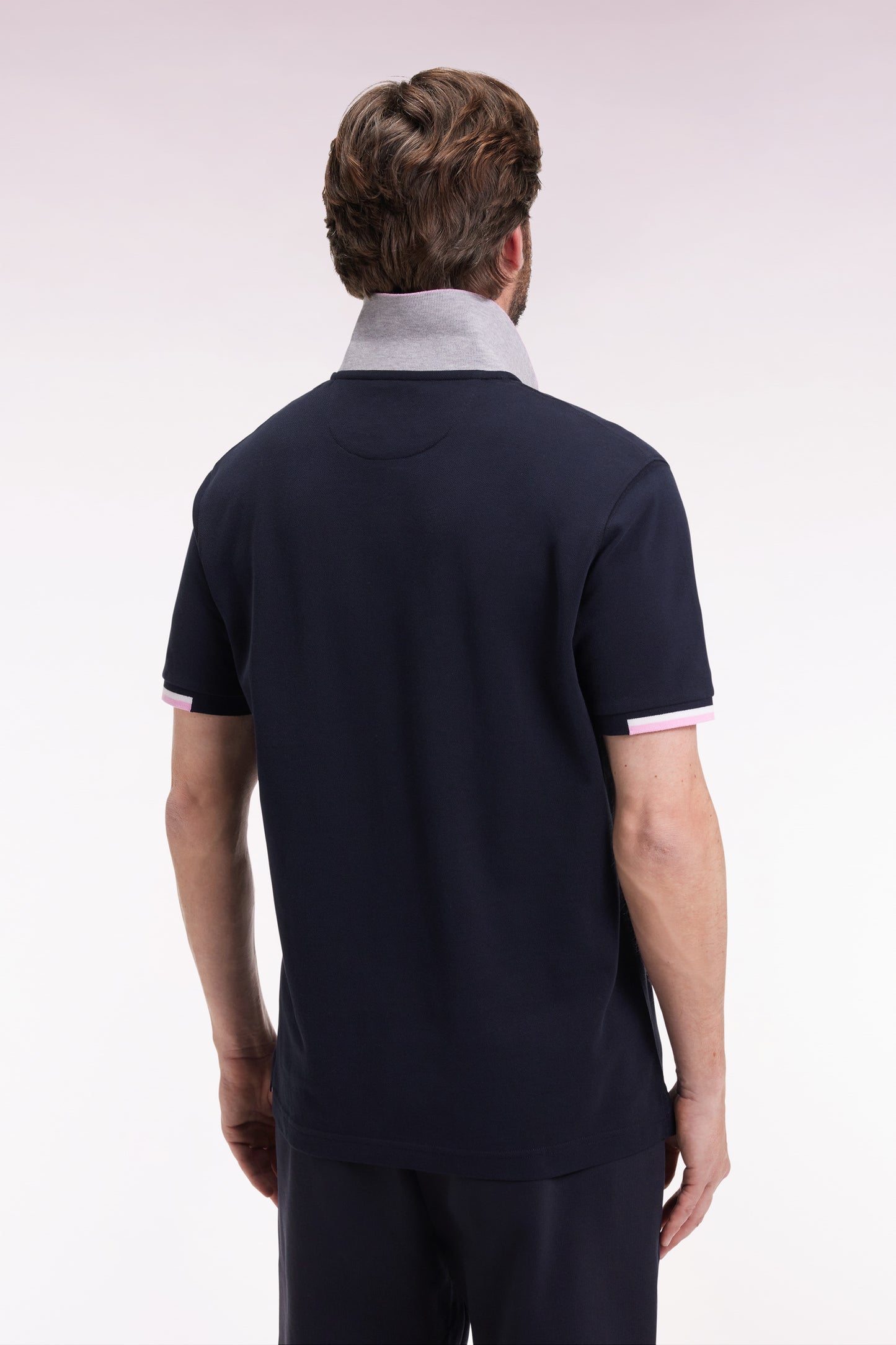 Polo manches courtes en coton marine détails tricolores coupe ample