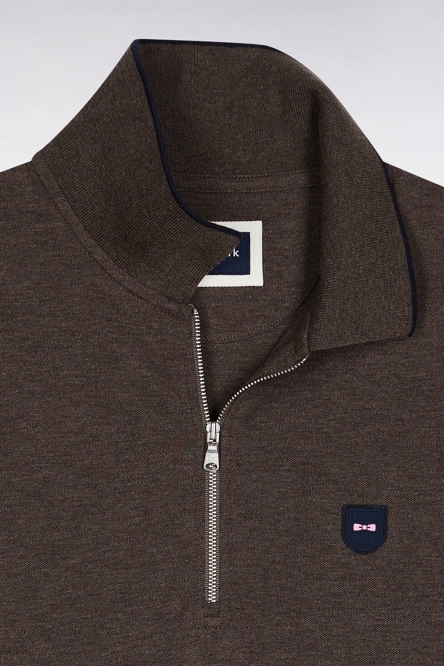 Polo manches courtes en piqué coton stretch marron zippé coupe slim