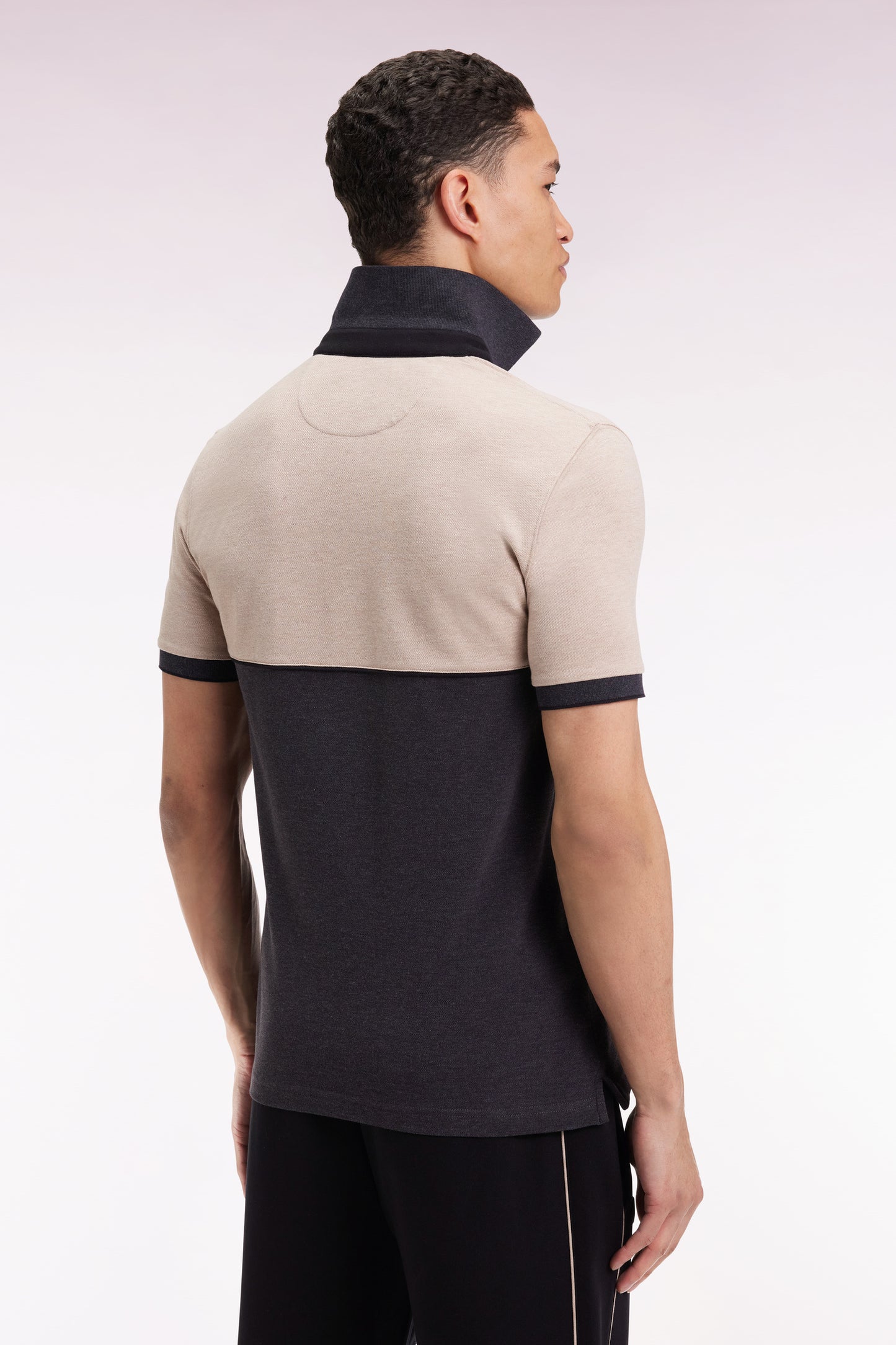 Polo bicolore manches courtes en piqué coton stretch gris foncé coupe slim