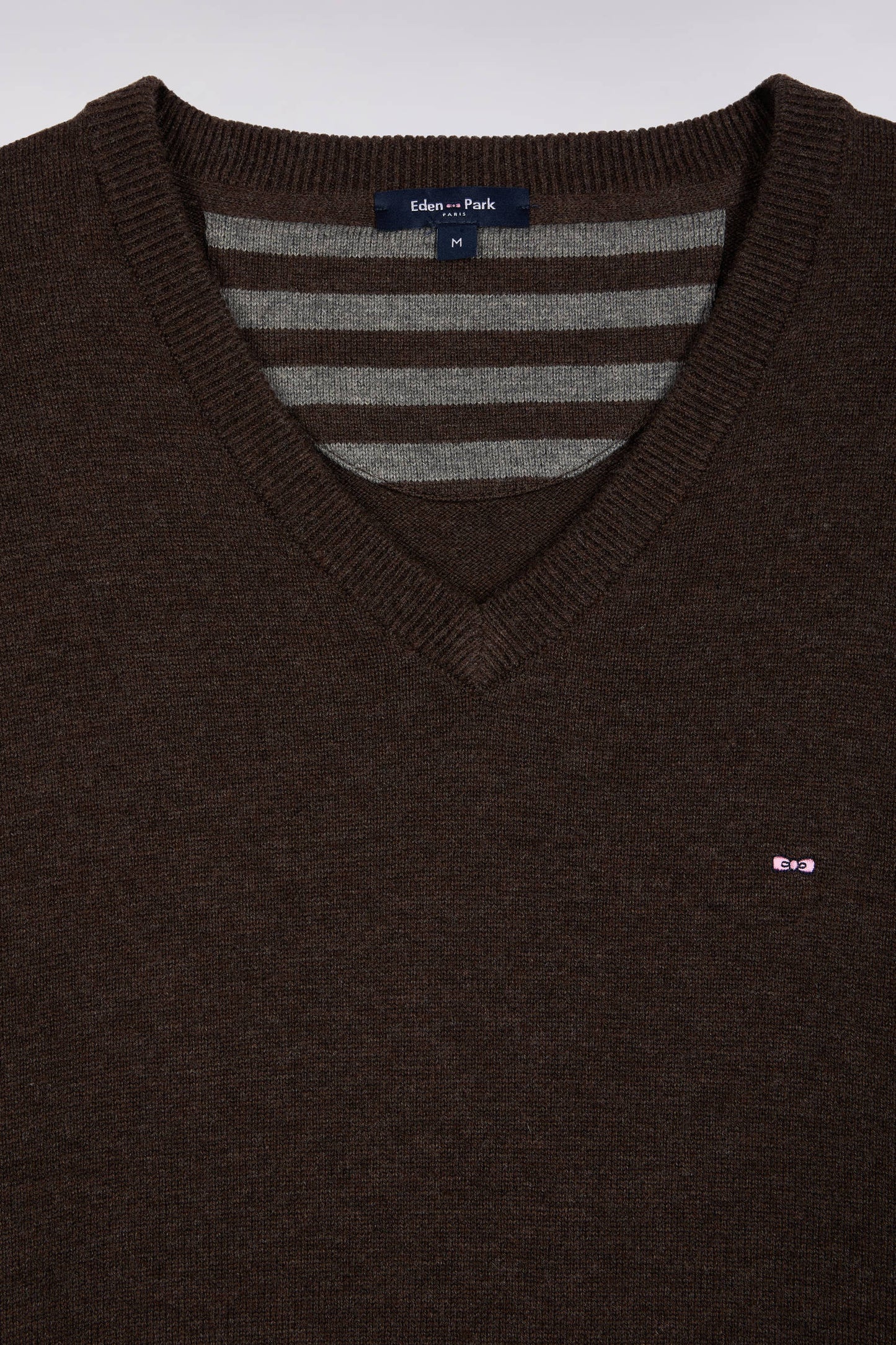 Pull col V en laine et coton marron foncé