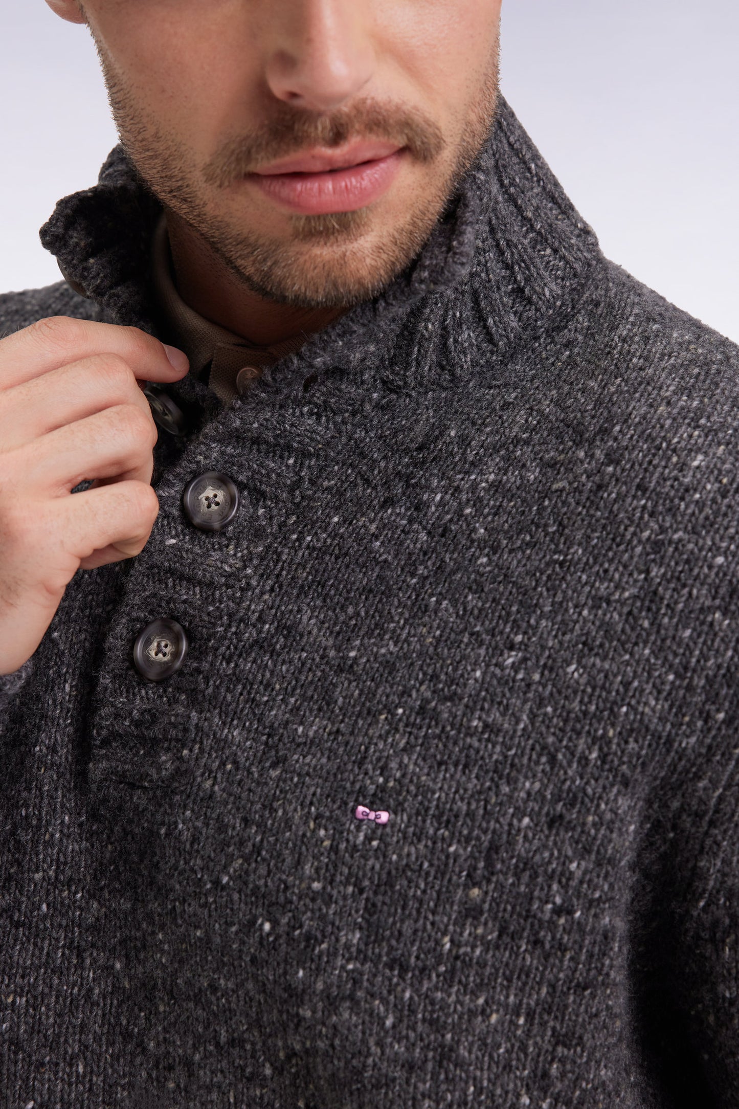 Pull col montant en laine vierge mélangée gris